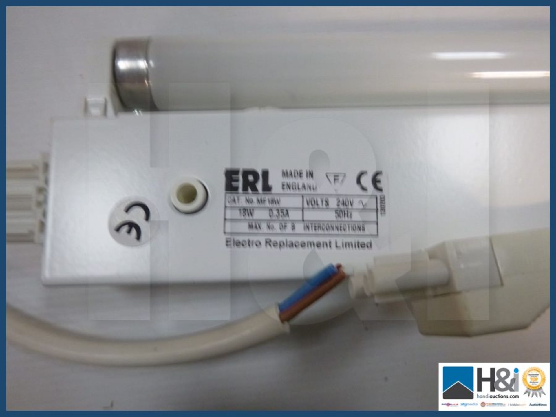 X1 Modular Fluorescent fitting 240Volt 50Hz 18W With mains lead - Image 2 of 2