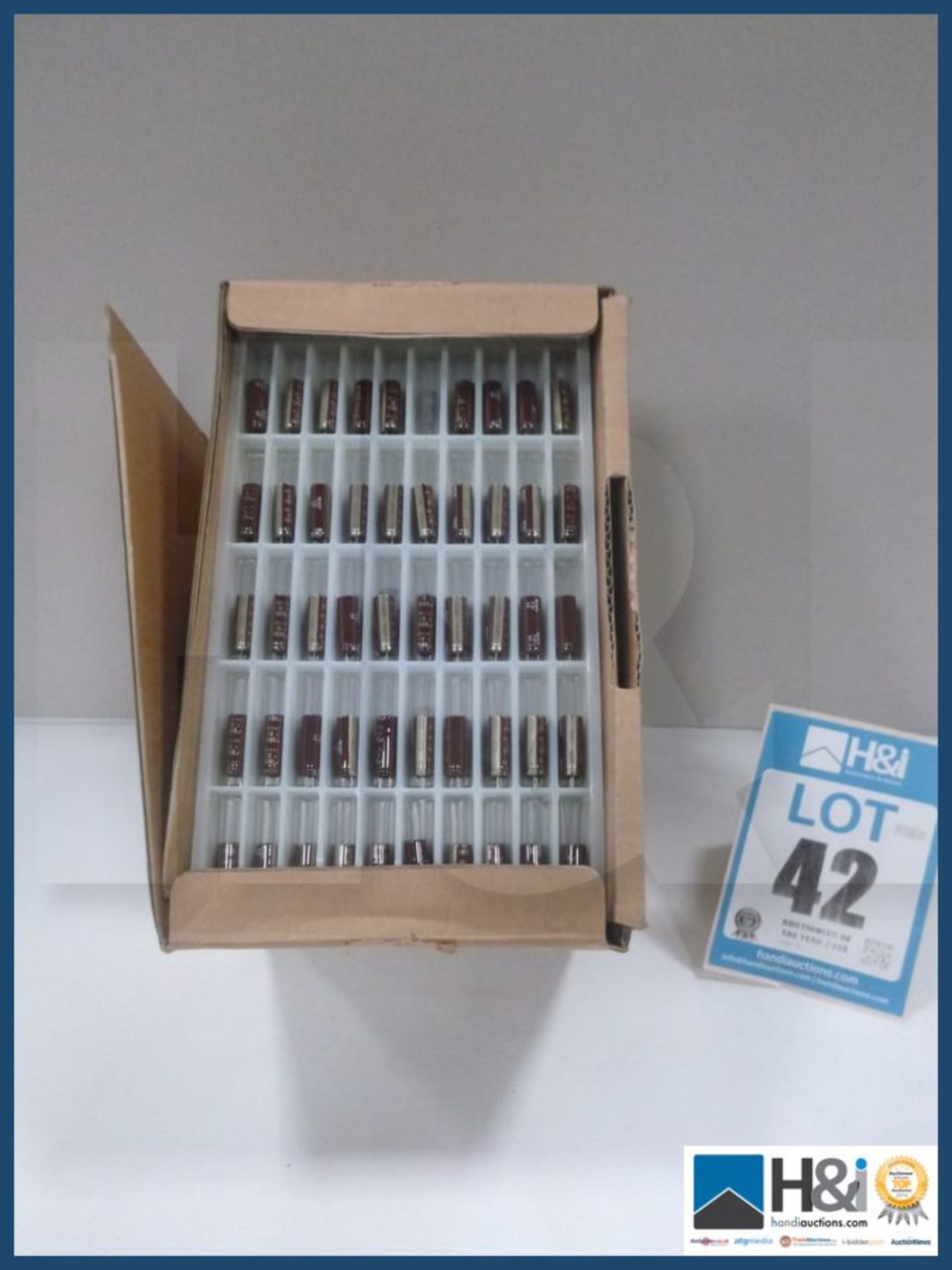 X 750 pcs 1000uf 16v radial electrolytic capacitors 10mm diameter.