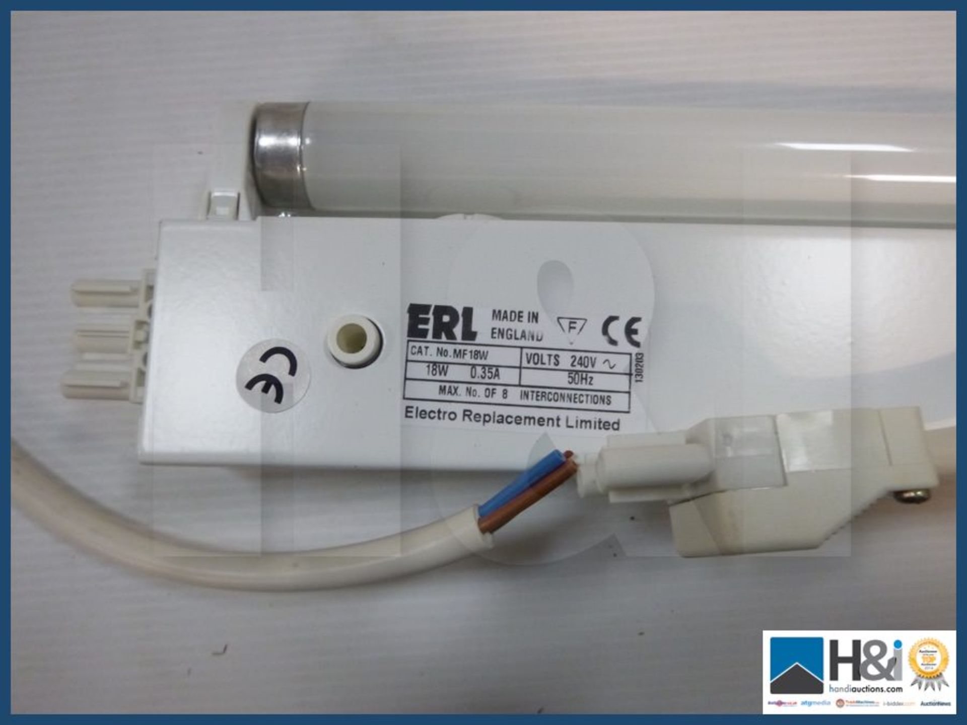 X1 Modular Fluorescent fitting 240Volt 50Hz 18W With mains lead - Image 2 of 2