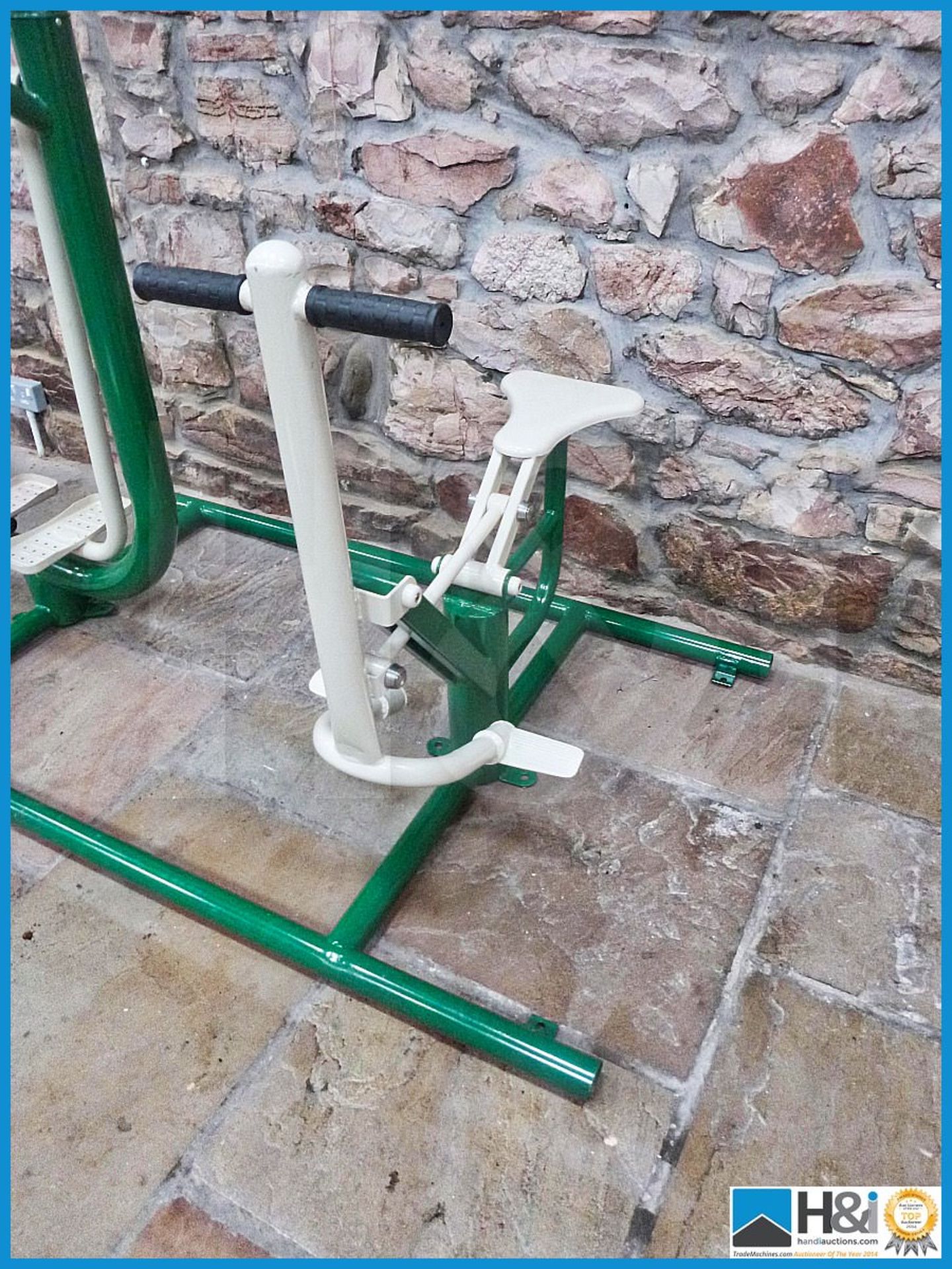 Outdoor fitness equipment comprising pull up bike and space walker . Solid metal construction new a - Bild 3 aus 5