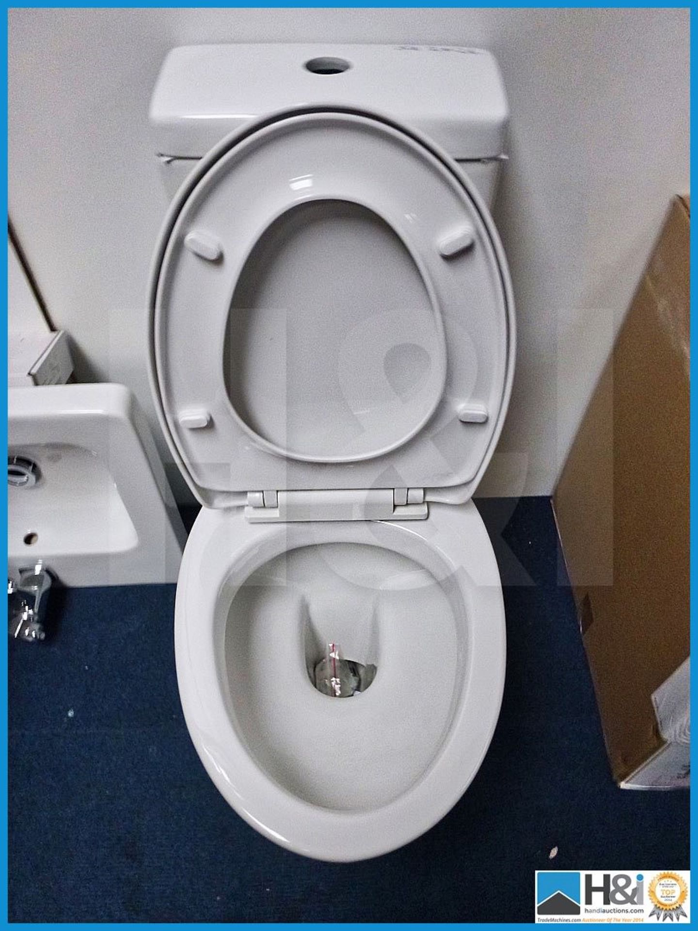 Designer full fascia close couple WC complete with detatchable soft close seat. JC-2026. RRP 599 GBP - Image 2 of 3