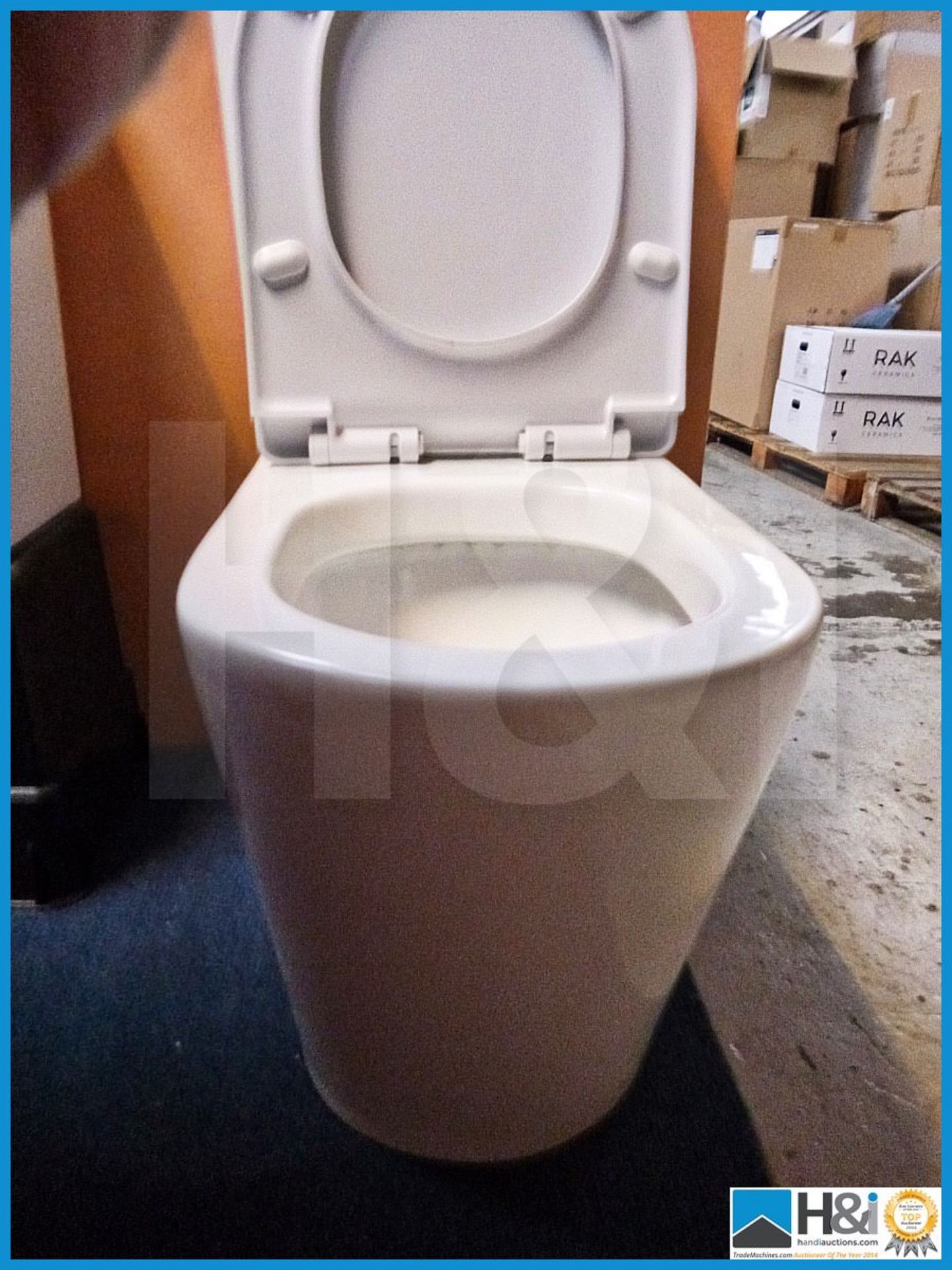 Luxury K 008 Full facia vitreous china close coupled toilet. Complete with clean easy soft close sea - Image 4 of 5