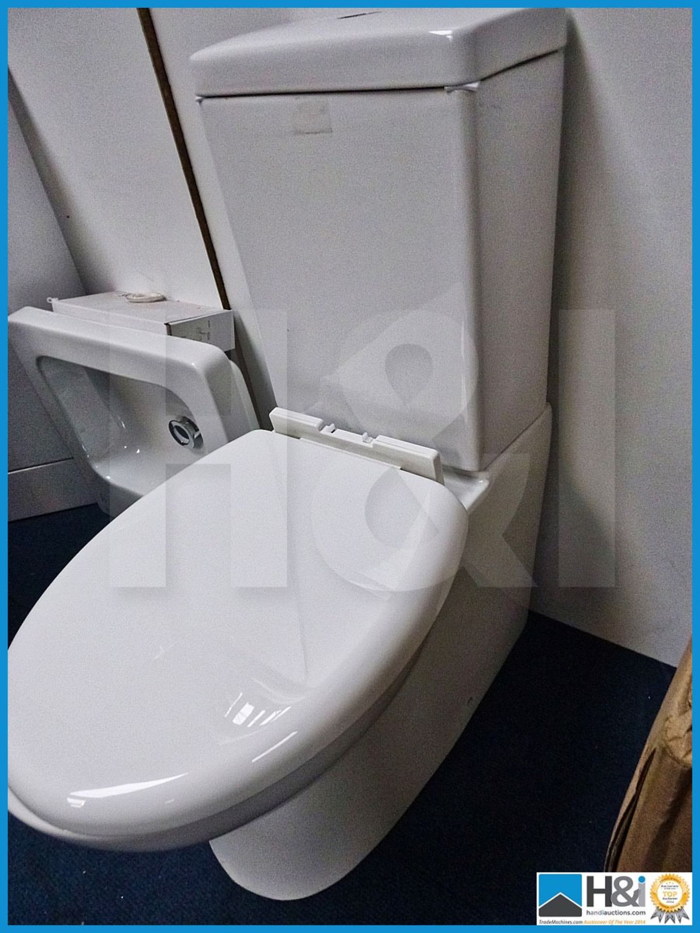 Designer full fascia close couple WC complete with detatchable soft close seat. JC-2026. RRP 599 GBP - Image 3 of 3