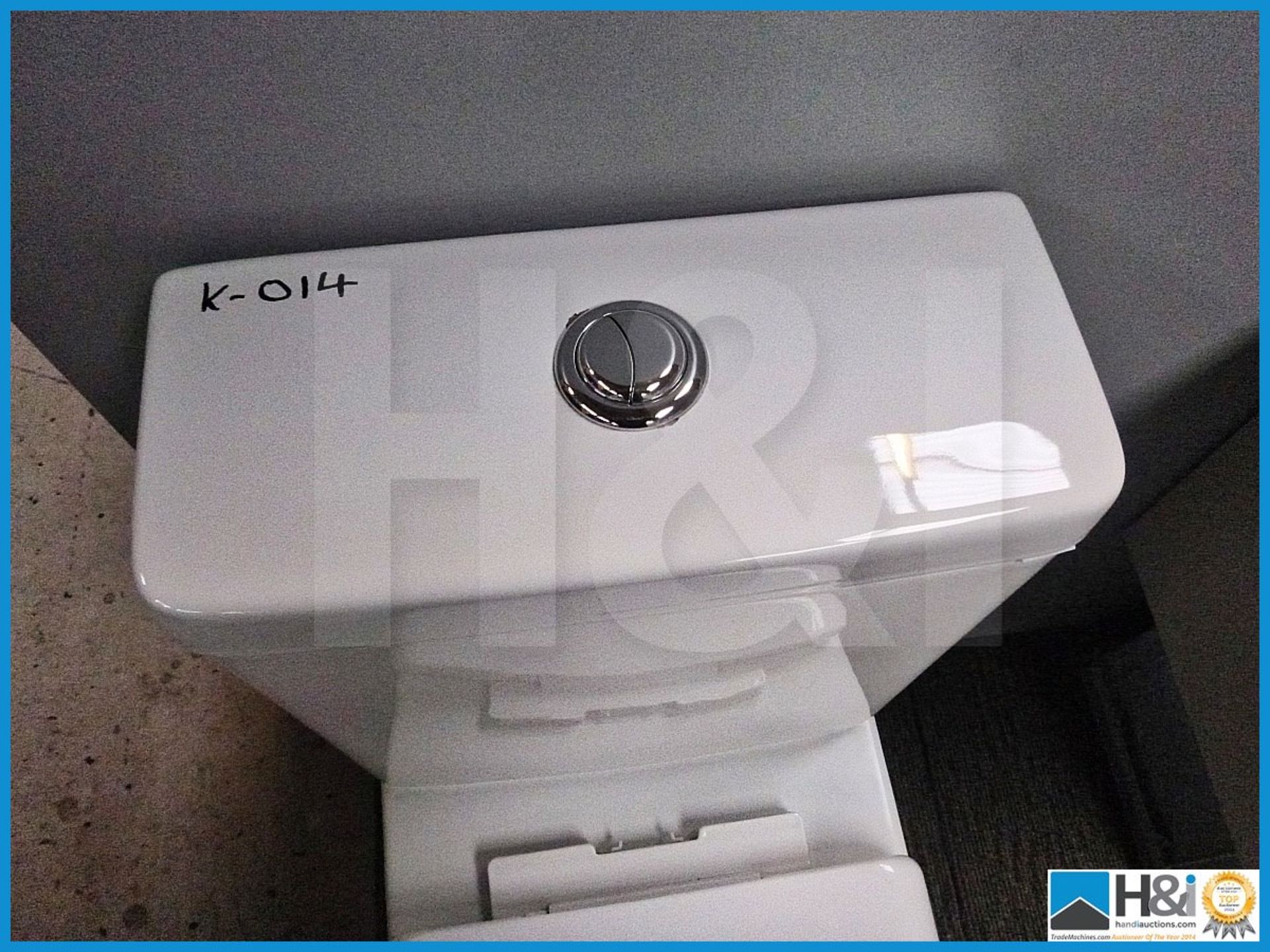 Luxury K 014 Full facia close coupled toilet. Complete with clean easy soft close seat RRP 599 GBP. - Image 4 of 4