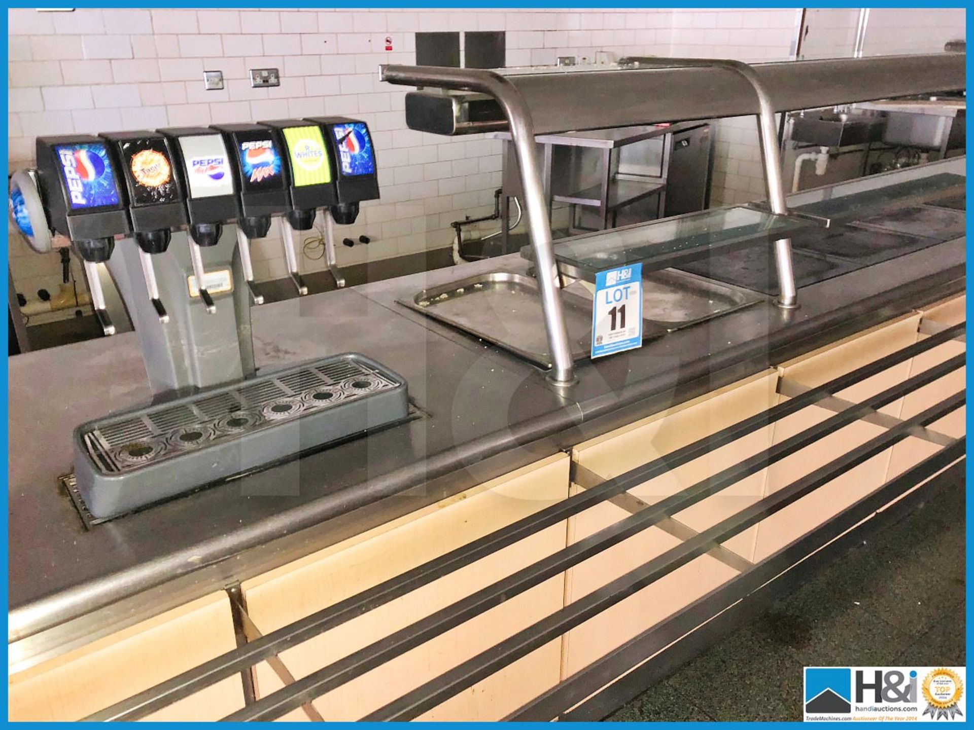 Cantine hot food serving station with overhead heating and lighting, drink dispenser, hot plates, un - Image 3 of 6