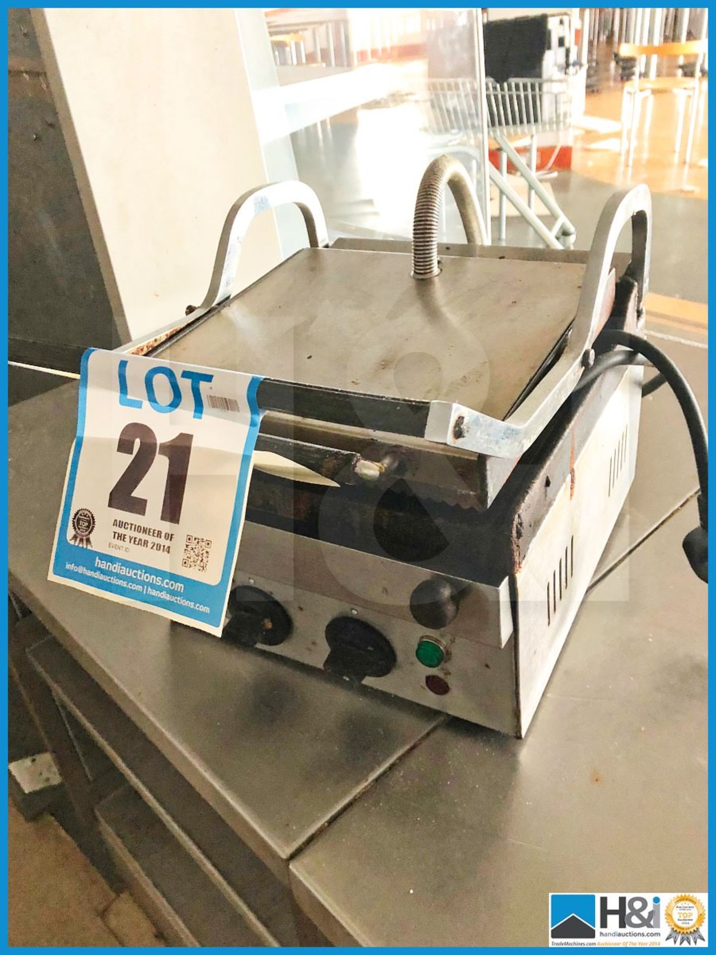 Commercial single phase sandwich toaster.