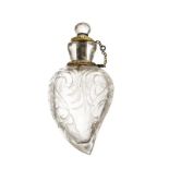 Flacon en cristal de roche et or probablement allemand XVIIe s. en forme de coeur effilé vers la