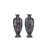 Paire de vases de forme melon en émaux cloisonnés Japon époque Meiji décor de papillons et fleurs