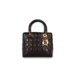 Christian Dior sac Lady Dior en cuir d'agneau noir matelassé cannelage bouclerie dorée intérieur