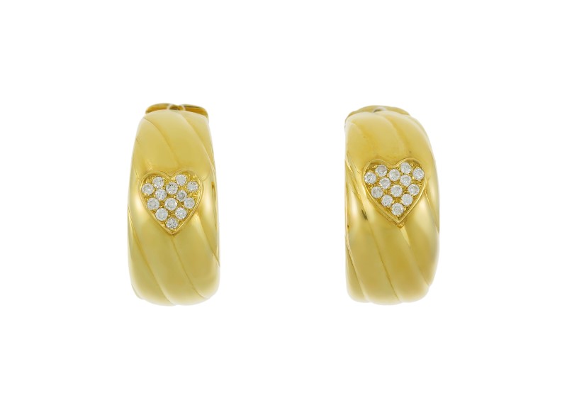 Paire de boucles d'oreilles c'urs or 750 godronné serties de diamants taille brillant h. 2.4 cm