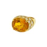Bague or 750 sertie d'un saphir jaune ovale (env. 18 ct) et de diamants taille brillant doigt 5212
