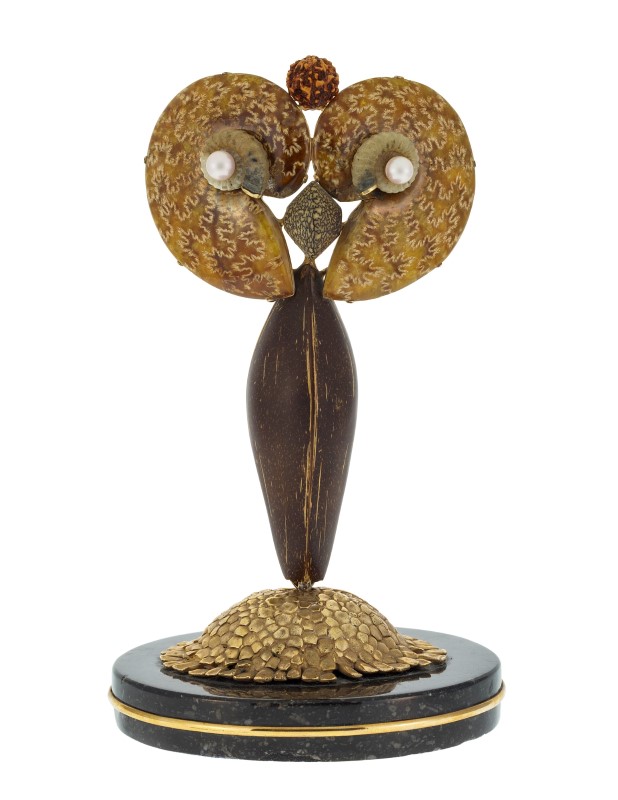 Gilbert Albert statuette hiboux vermeil composé d'ammonites de graines diverses et de perles de