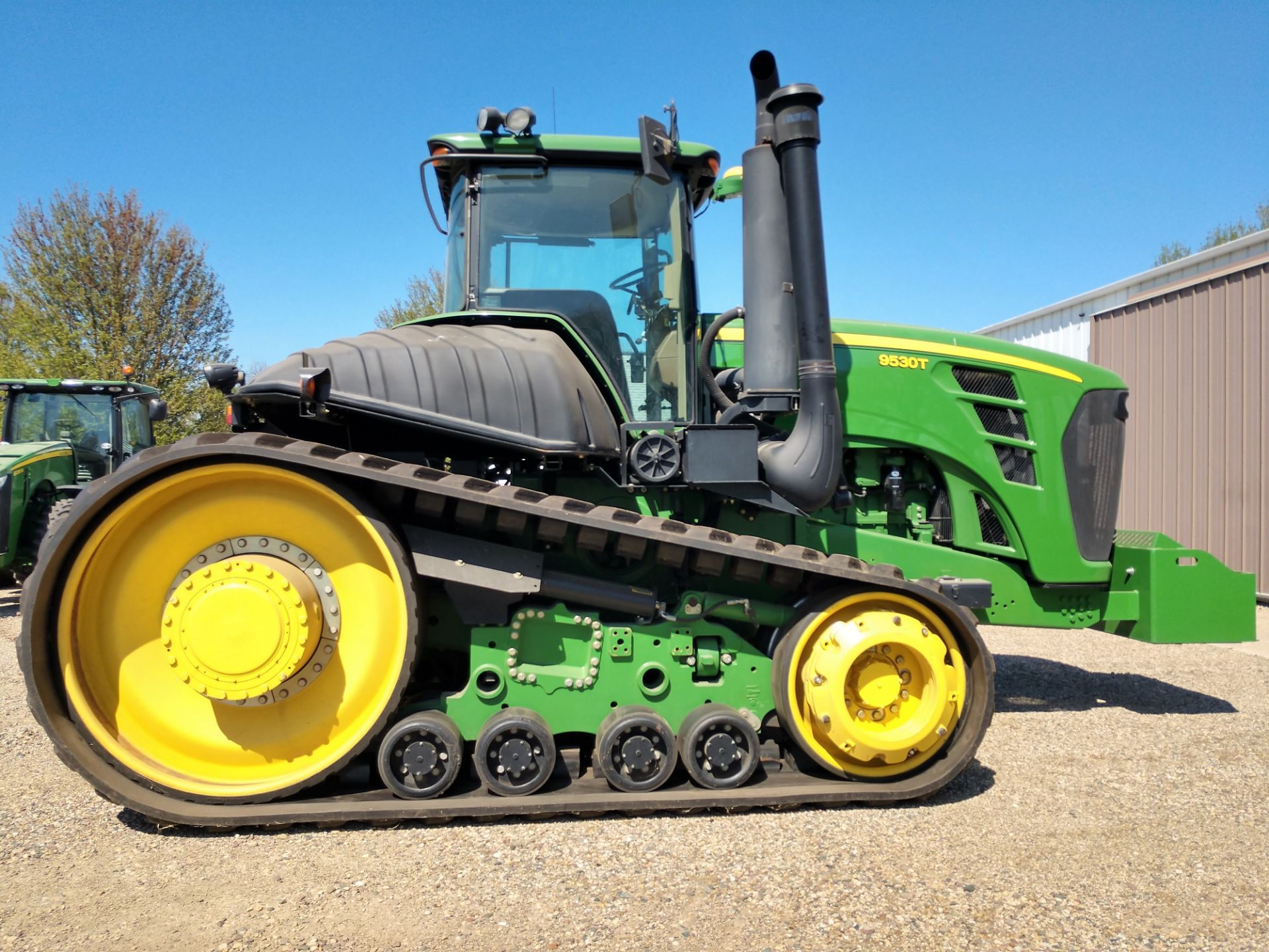 2009 JD 9530T 475 HP Tractor with power shift, heavy duty Durabilt 5500 36 inch wide tracks in - Image 3 of 3