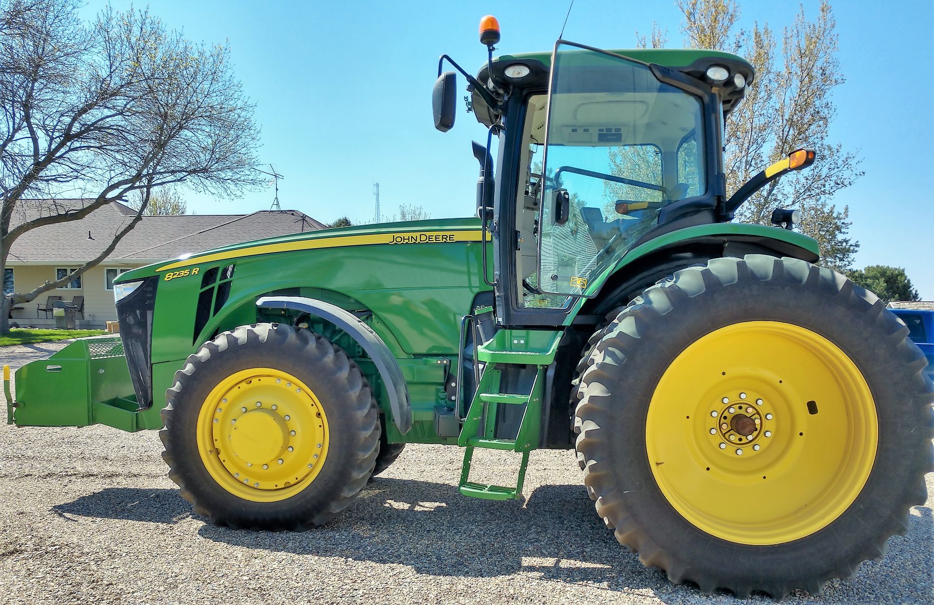 2013 JD 8235R MFWD 235 HP Tractor with power shift. Serial #1RW8235RPDP074834 with 800 hours.