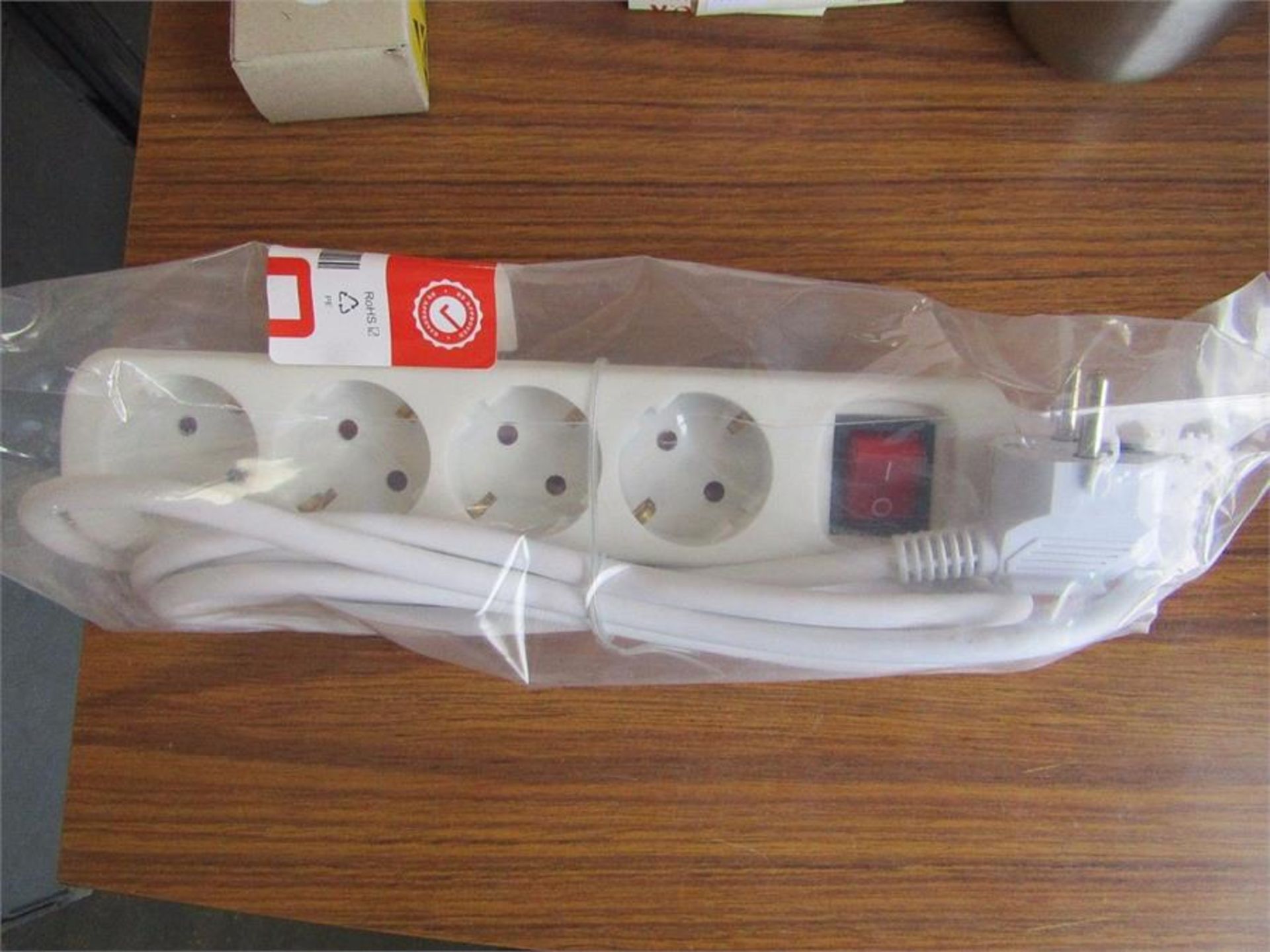 200 x EU Schuko 4 Way Switched Extension Sockets with CEE7/7 Plug White - 8496080