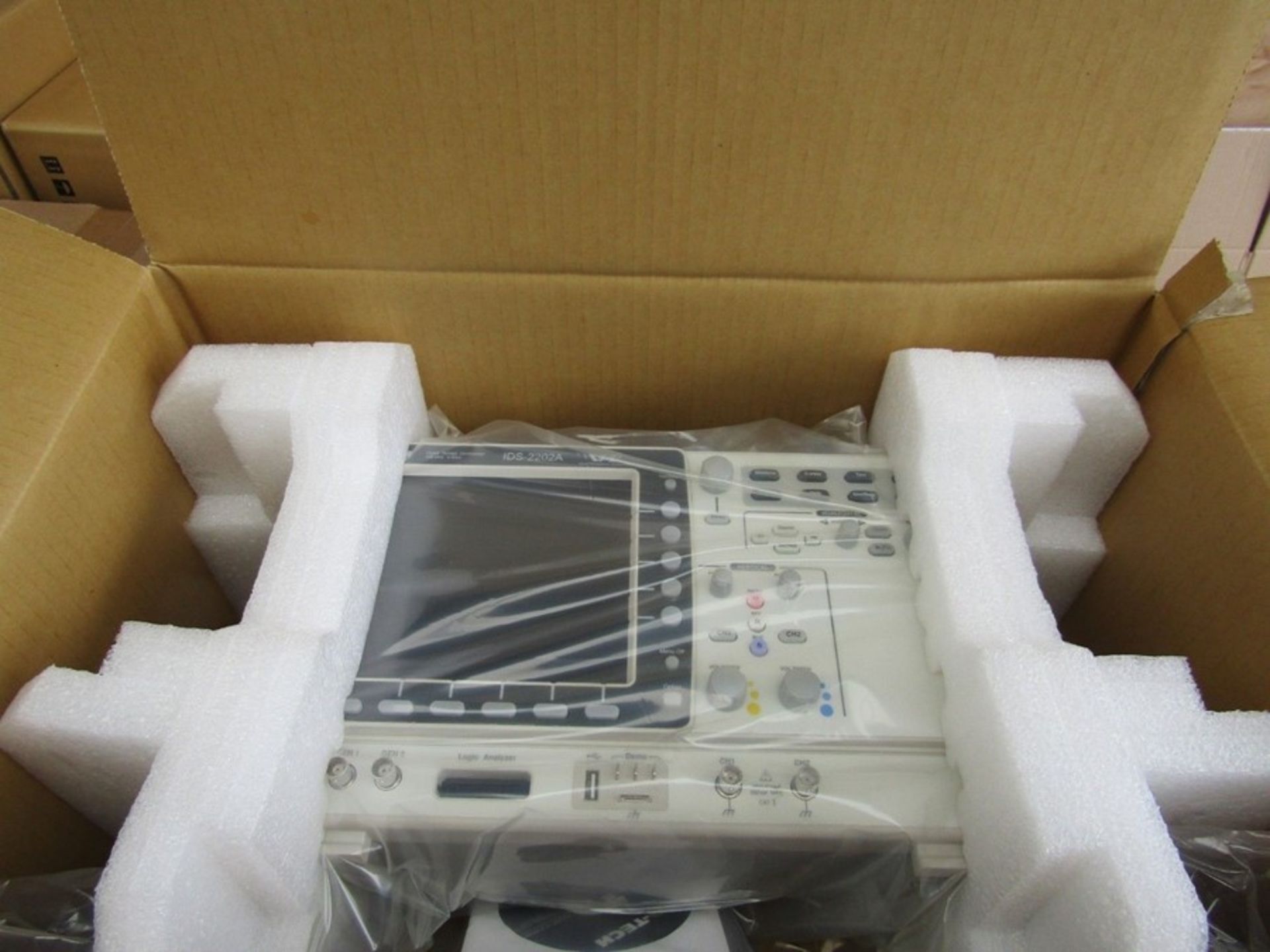 IDS-2202A Digital Oscilloscope, Digital Storage, 2 Channels, 200MHz, ISO-TECH IDS2000A Series
