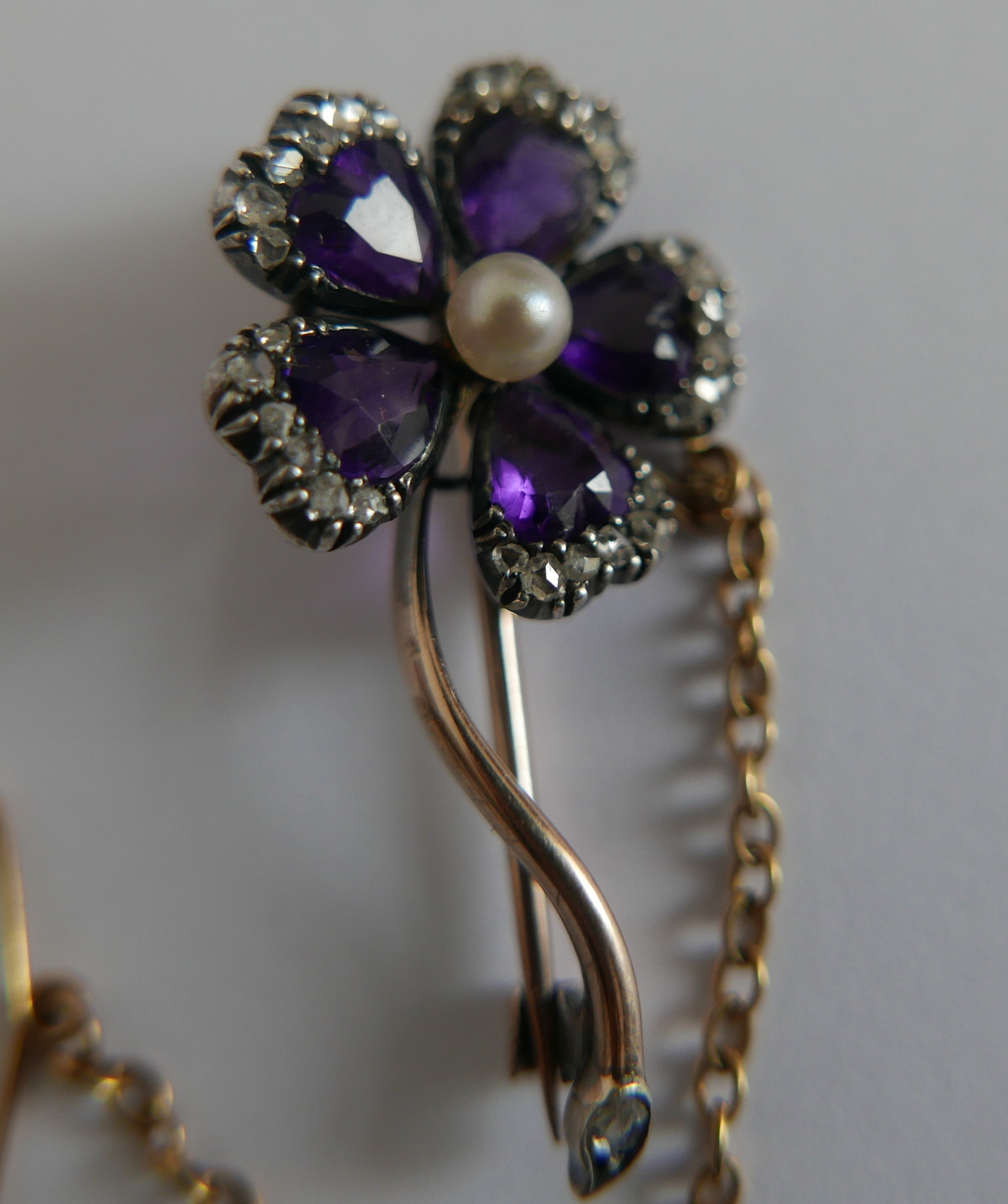 Antique Diamond-Amethyst and Pearl Brooch 34mm x 18mm. - Image 2 of 4