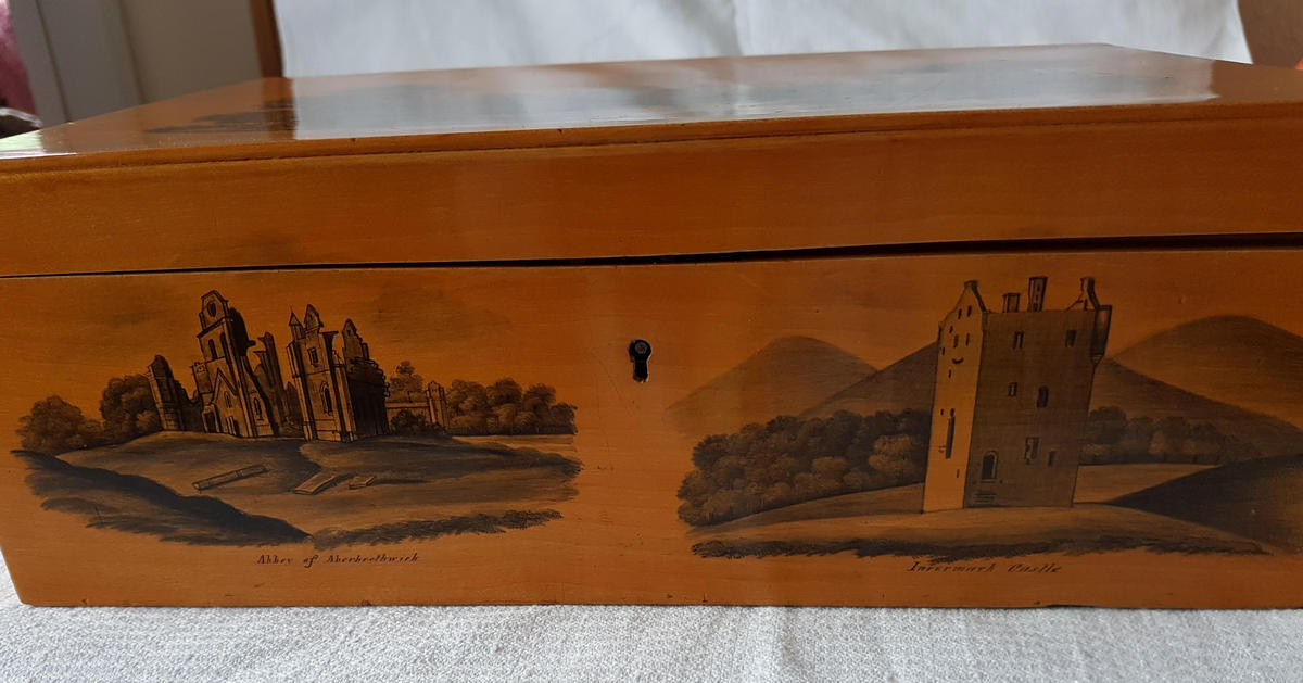 Charles Stiven of Laurencekirk c1830 Mauchline Ware Pen and Ink Sewing Box 30cmx20cmx10cm - Image 7 of 11