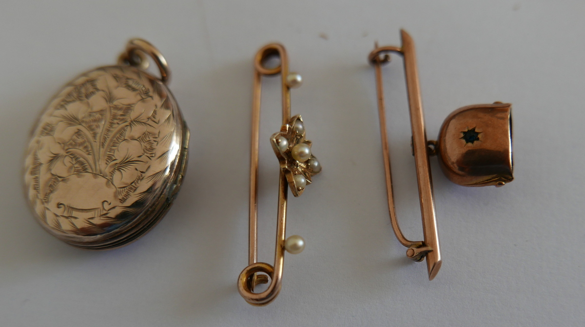 Pair of Gold Brooches and Pinchbeck Locket. - Image 2 of 2