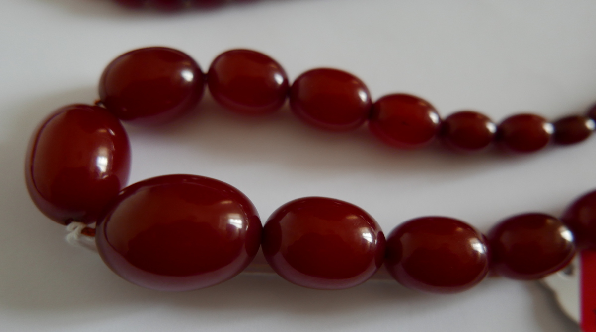 Vintage 80cm long string of Cherry Amber/Bakelite Beads - largest bead 28mm x 20mm - 59 grams weight - Image 2 of 6