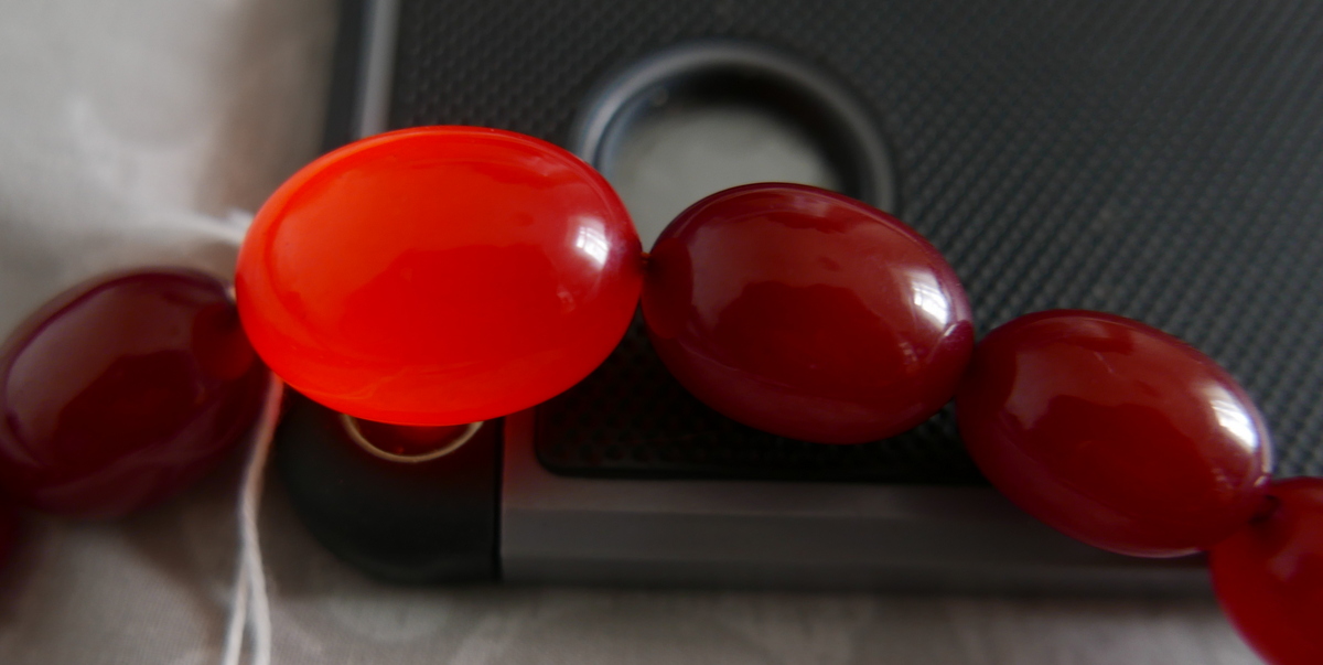 Vintage 80cm long string of Cherry Amber/Bakelite Beads - largest bead 28mm x 20mm - 59 grams weight - Image 6 of 6