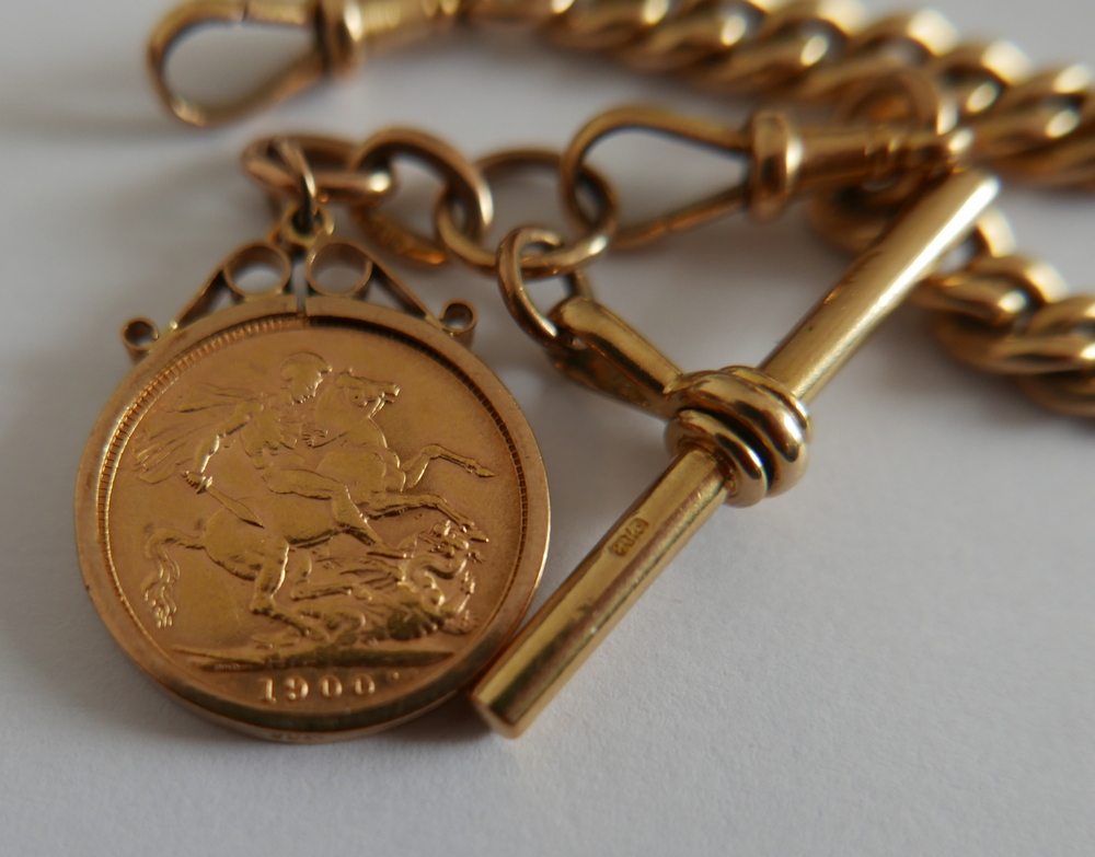 Antique 18 karat Gold Single Albert Chain with a attached 1900 Full Sovereign. - Image 2 of 4