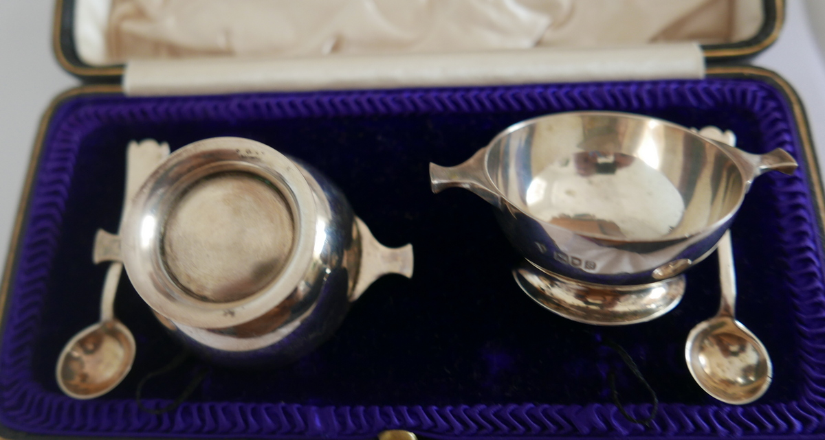 Antique Boxed Pair of Silver Quaichs and Silver Spoons c 1910. - Image 4 of 5