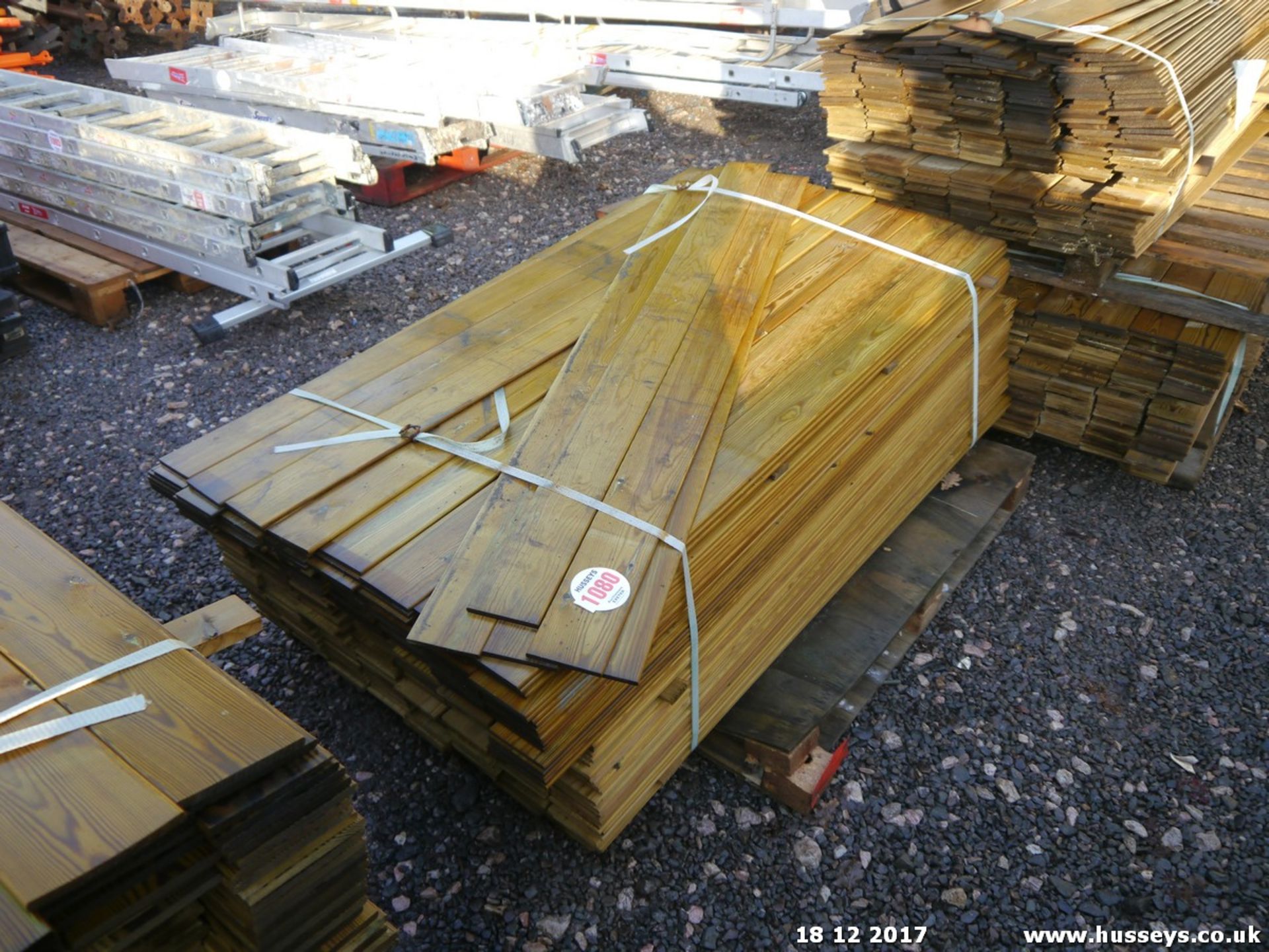 PALLET 1450MM FEATHER EDGE BOARD