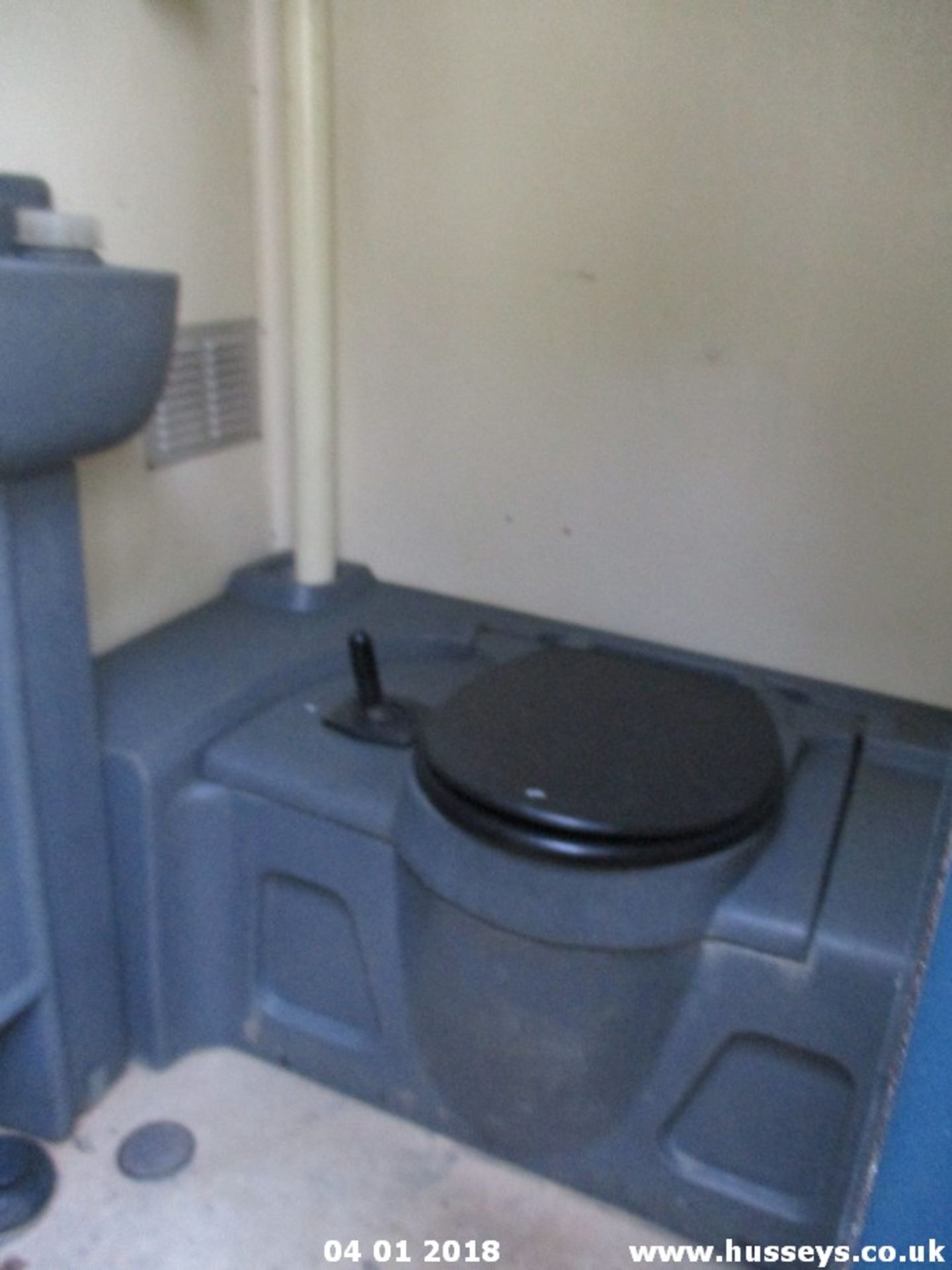 GROUNDHOG WELFARE UNIT C/W GENERATOR WC & KITCHENAREA GH2431 - Image 8 of 10