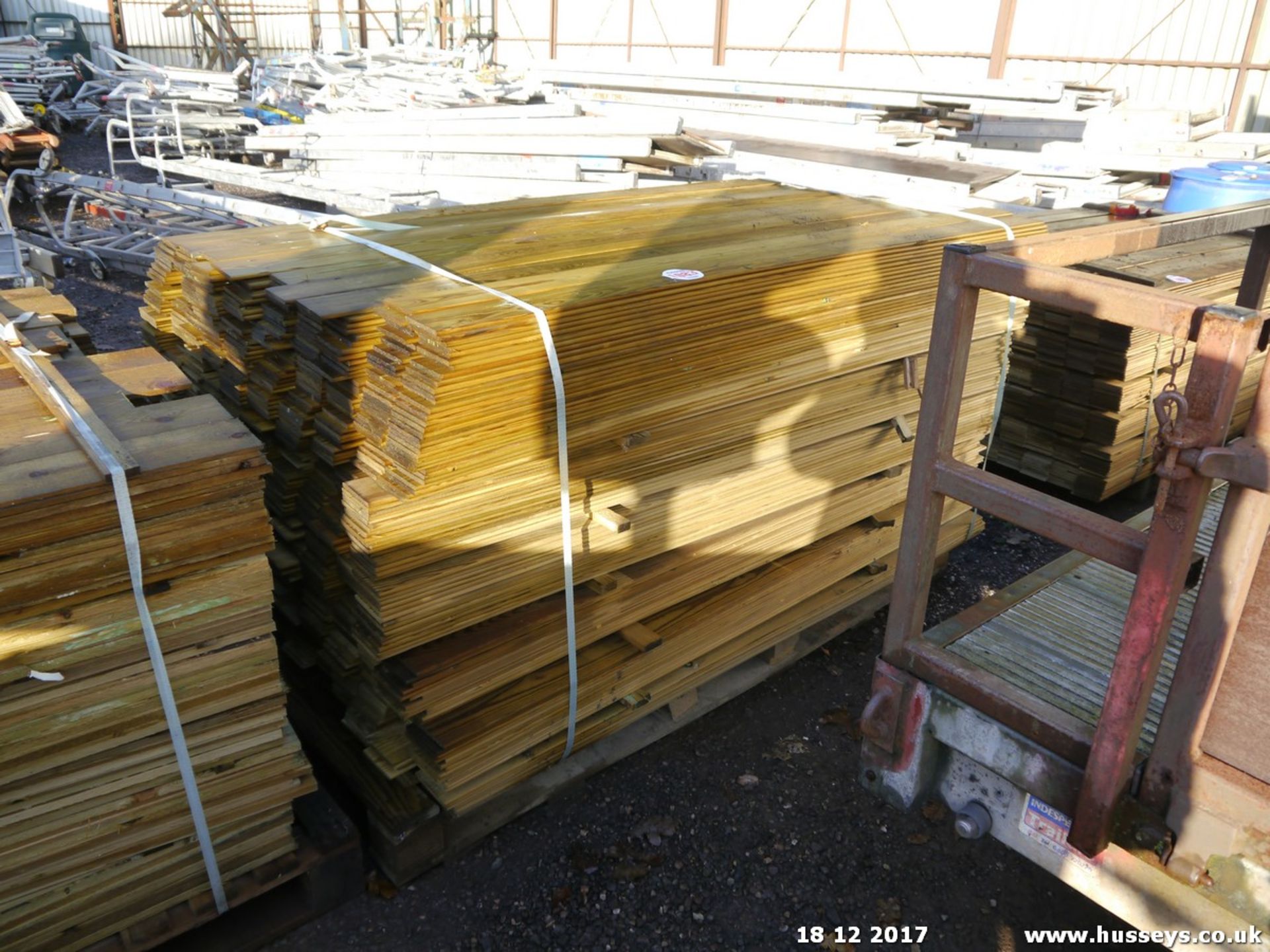 PALLET 1750MM FEATHER EDGE BOARD