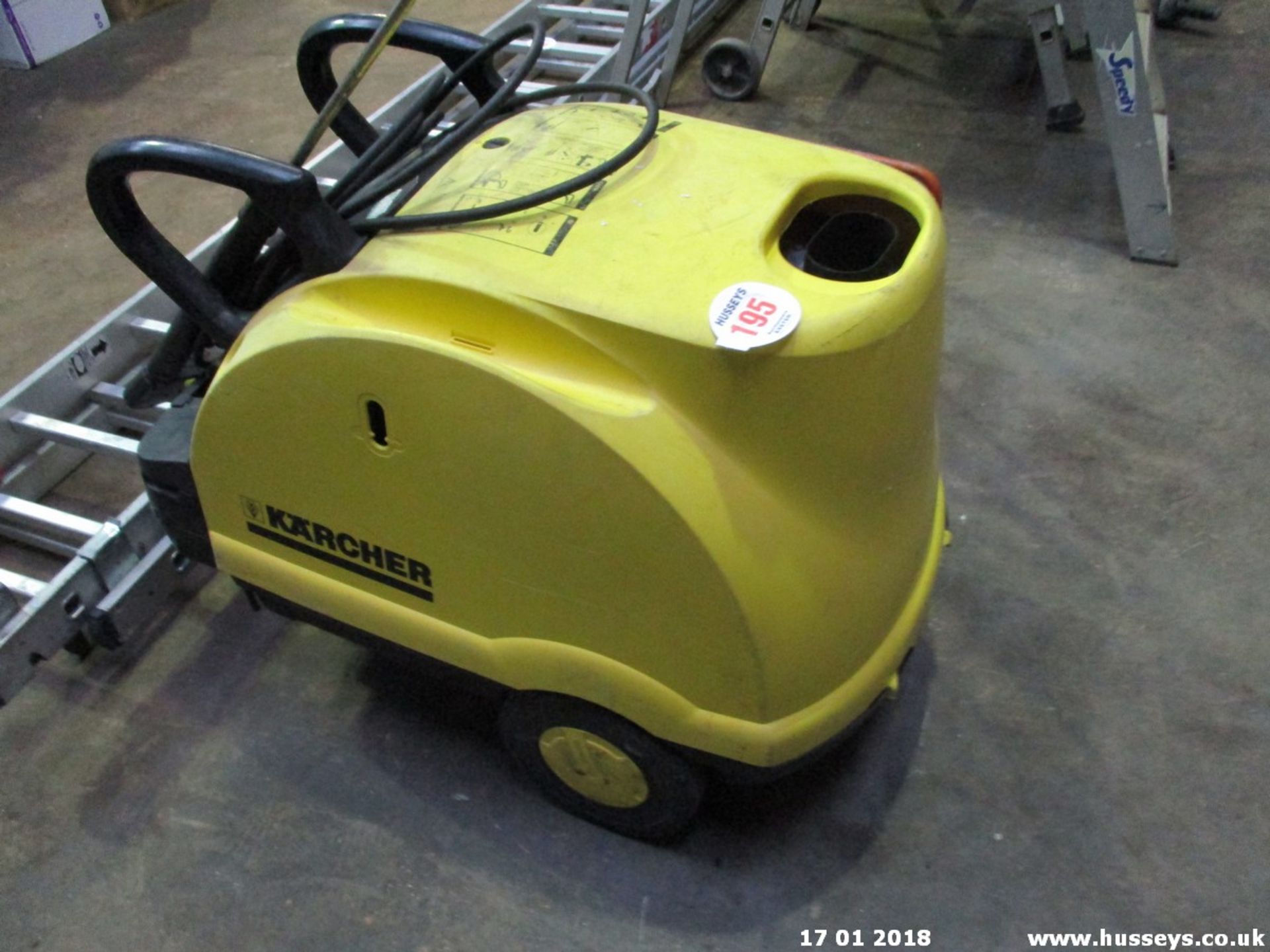 KARCHER STEAM CLEANER