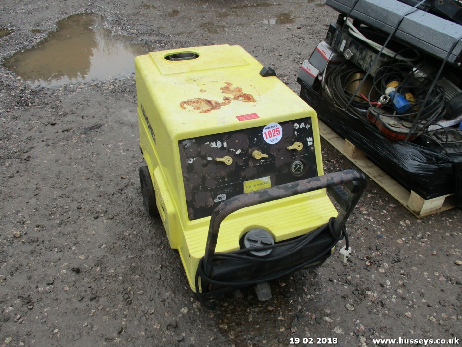 KARCHER STEAM CLEANER