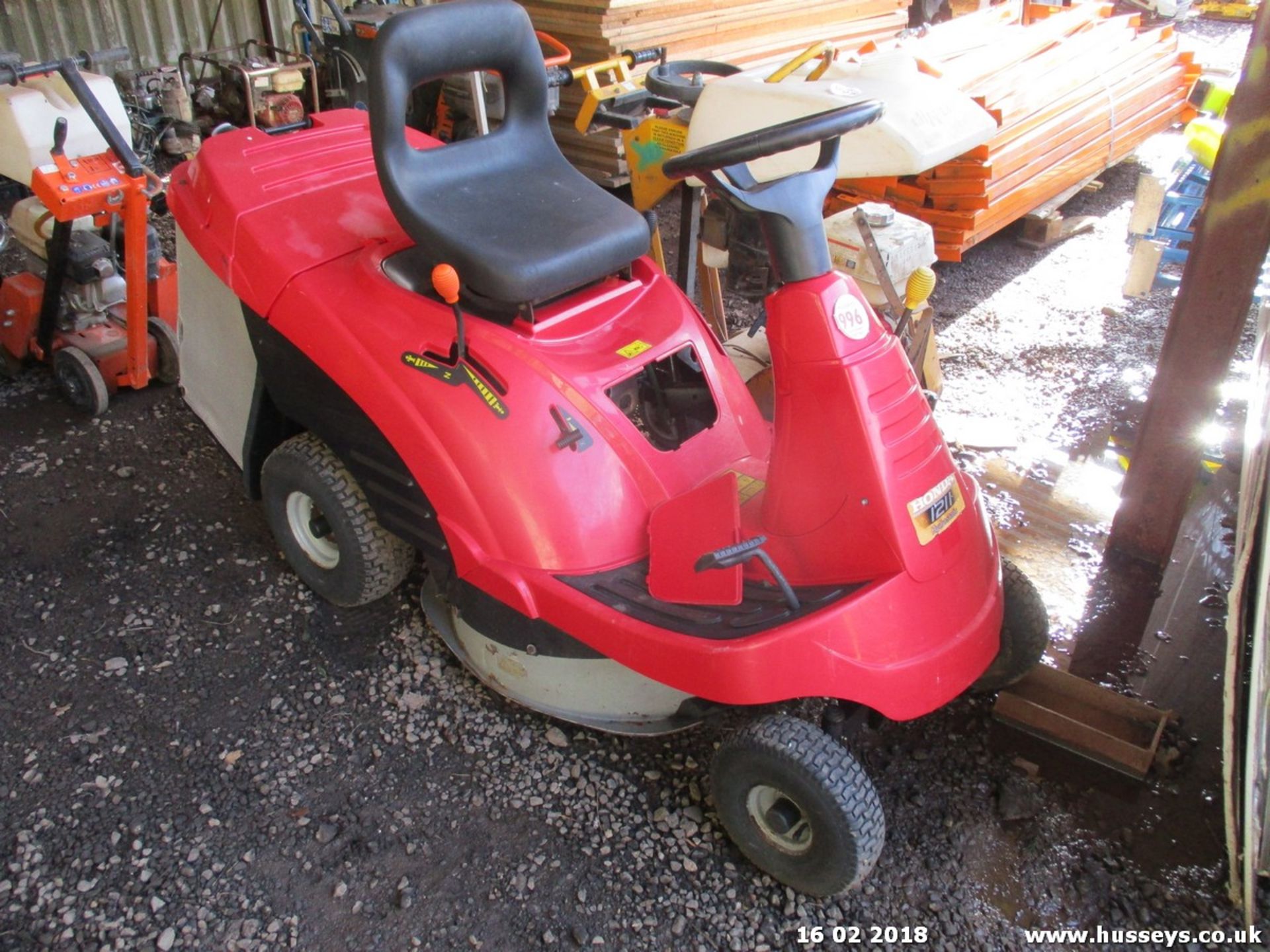 HONDA 1211 HYDROSTATIC RIDE ON MOWER