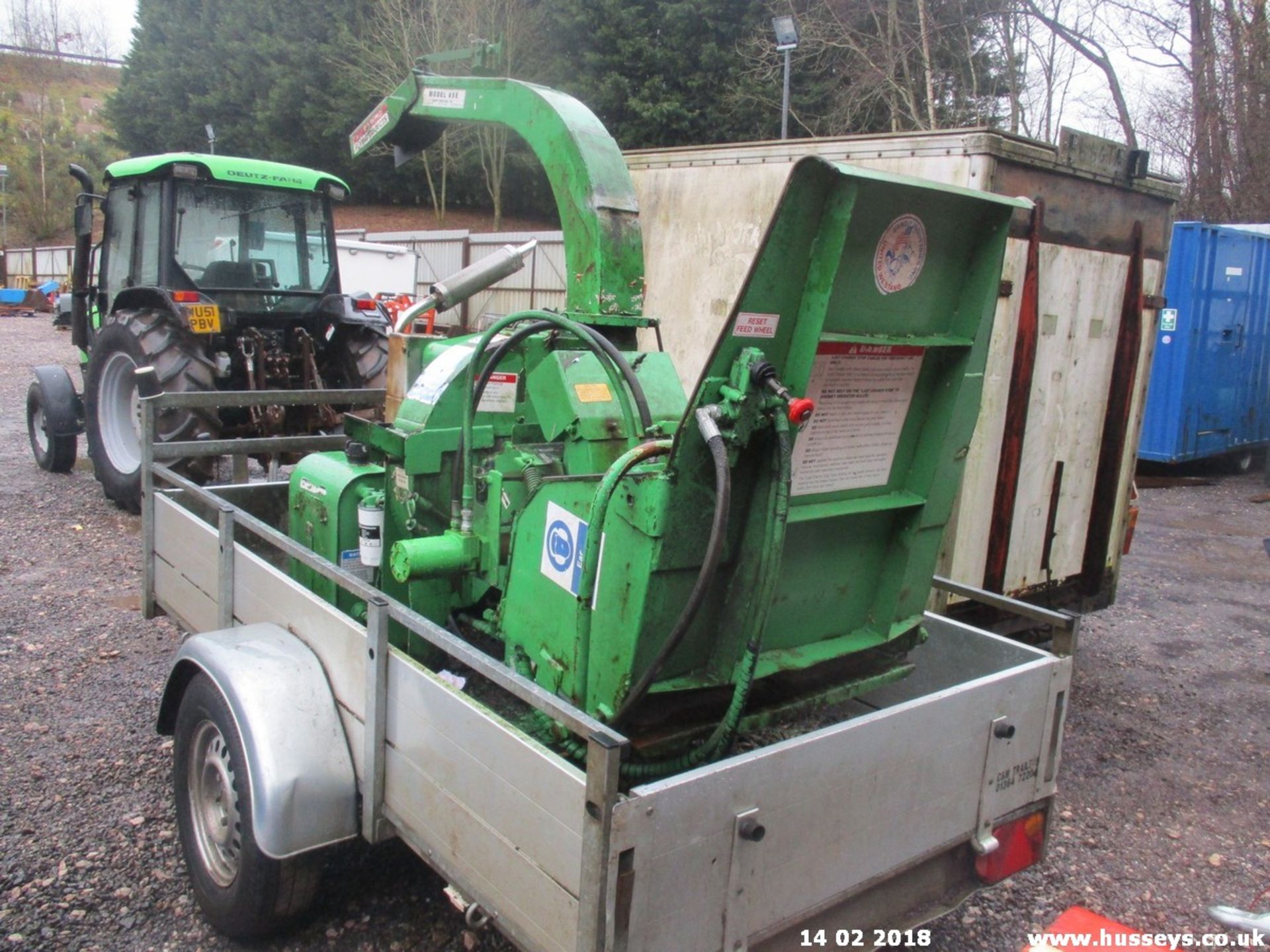 BANDIT 65E WOODCHIPPER C/W TRAILER, HATZ 3 CYLINDER DSL ENGINE RUNS, DRIVES, CHIPS. ** - Image 3 of 4