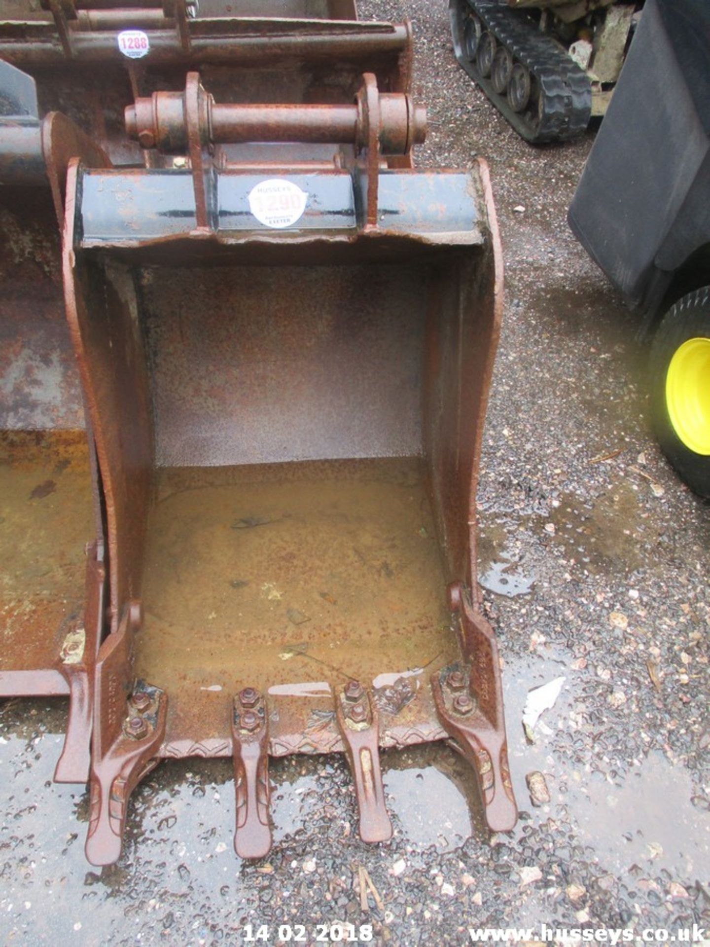 2' EXCAVATOR BUCKET