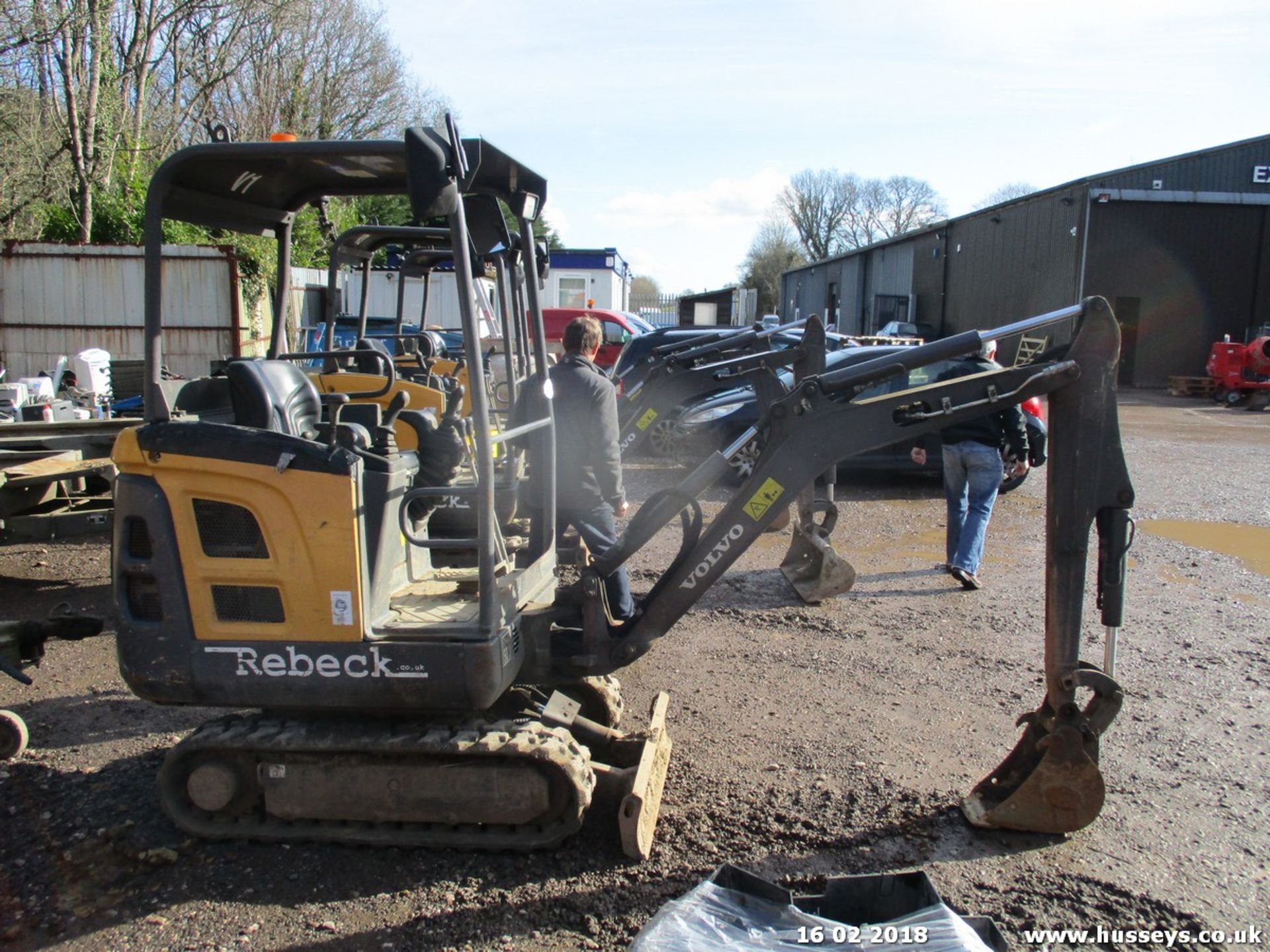 VOLVO EC15C MINIDIGGER 2014 RUNS,DRIVES,DIGS, 1826 HRS, C/W 1 BKT & I/W 8'X4' TWIN AXLE TRAILER - Image 5 of 9