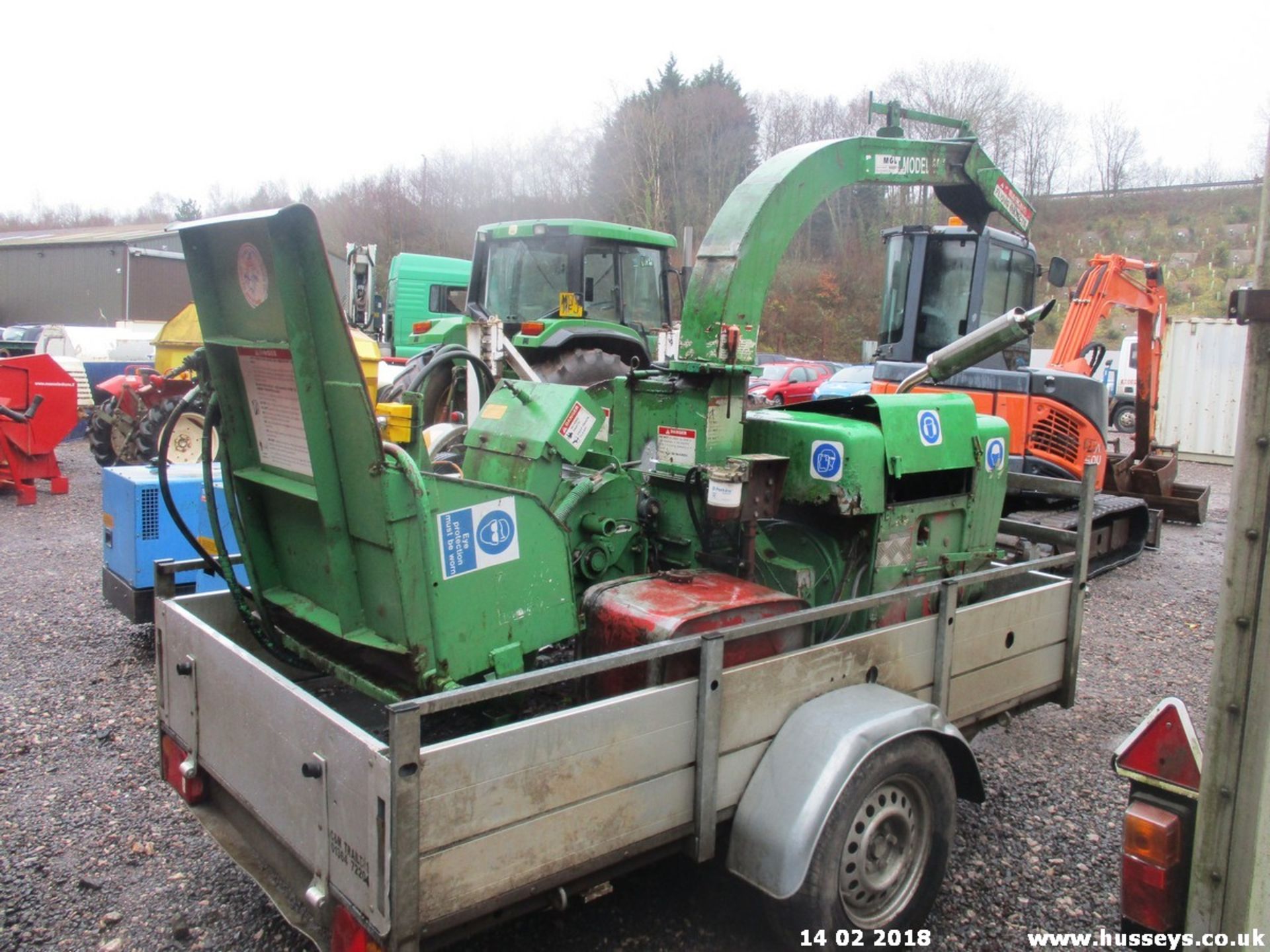 BANDIT 65E WOODCHIPPER C/W TRAILER, HATZ 3 CYLINDER DSL ENGINE RUNS, DRIVES, CHIPS. ** - Image 4 of 4