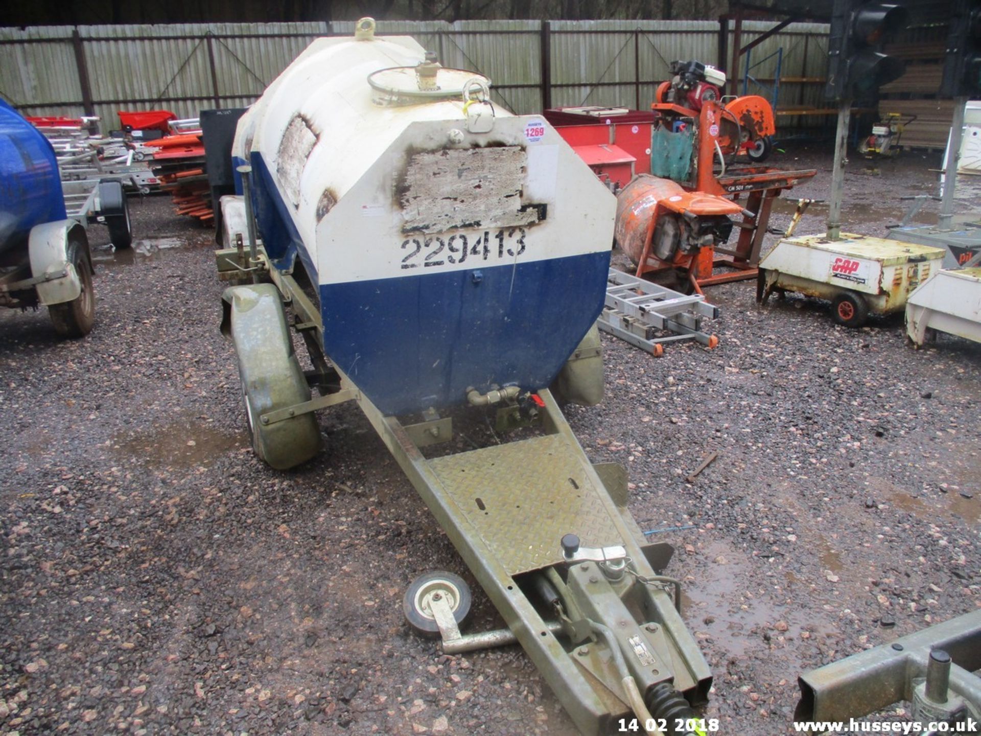 WATER BOWSER APROX 750 LITRES 229413