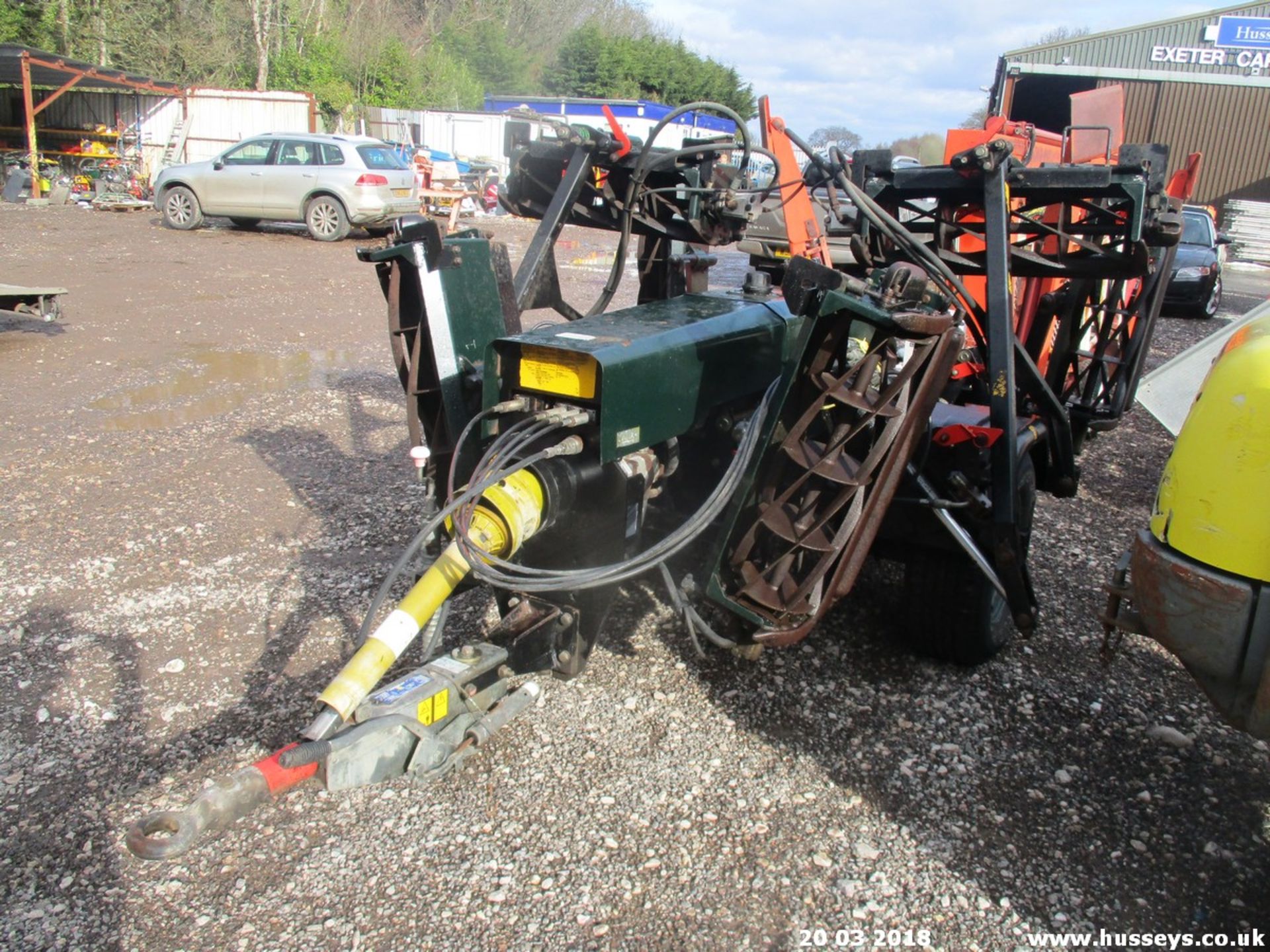 HAYTER TM749 GANG MOWERS 10 FLOATING HEADS FAST TOW AXLE 2004 - Image 2 of 4