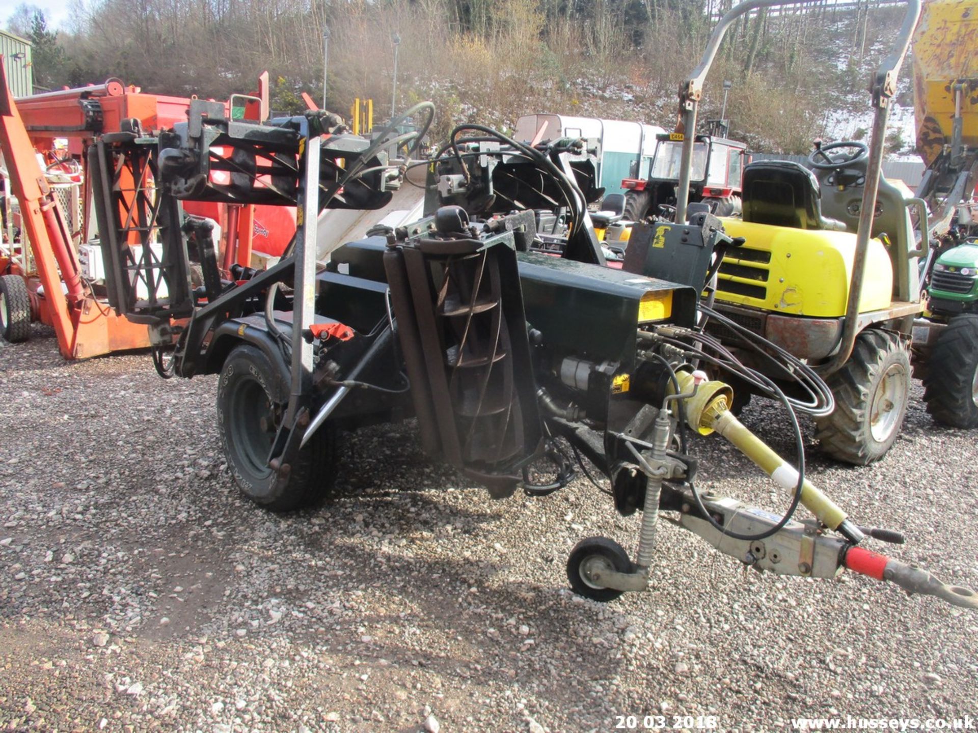 HAYTER TM749 GANG MOWERS 10 FLOATING HEADS FAST TOW AXLE 2004 - Image 3 of 4