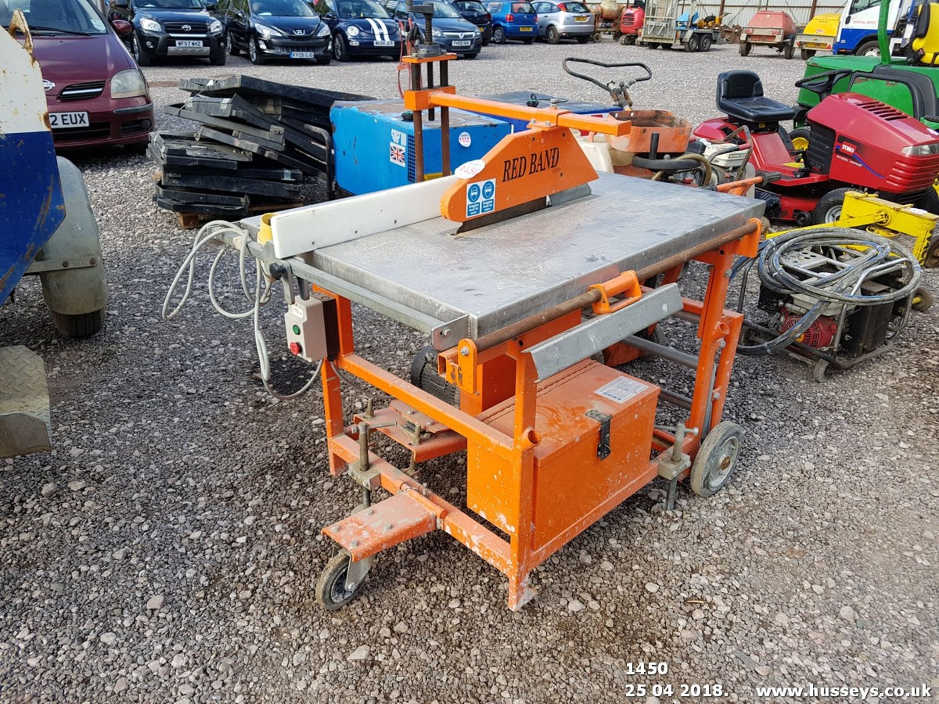 RED BAND 110V 400E MOBILE SAW BENCH 3016007