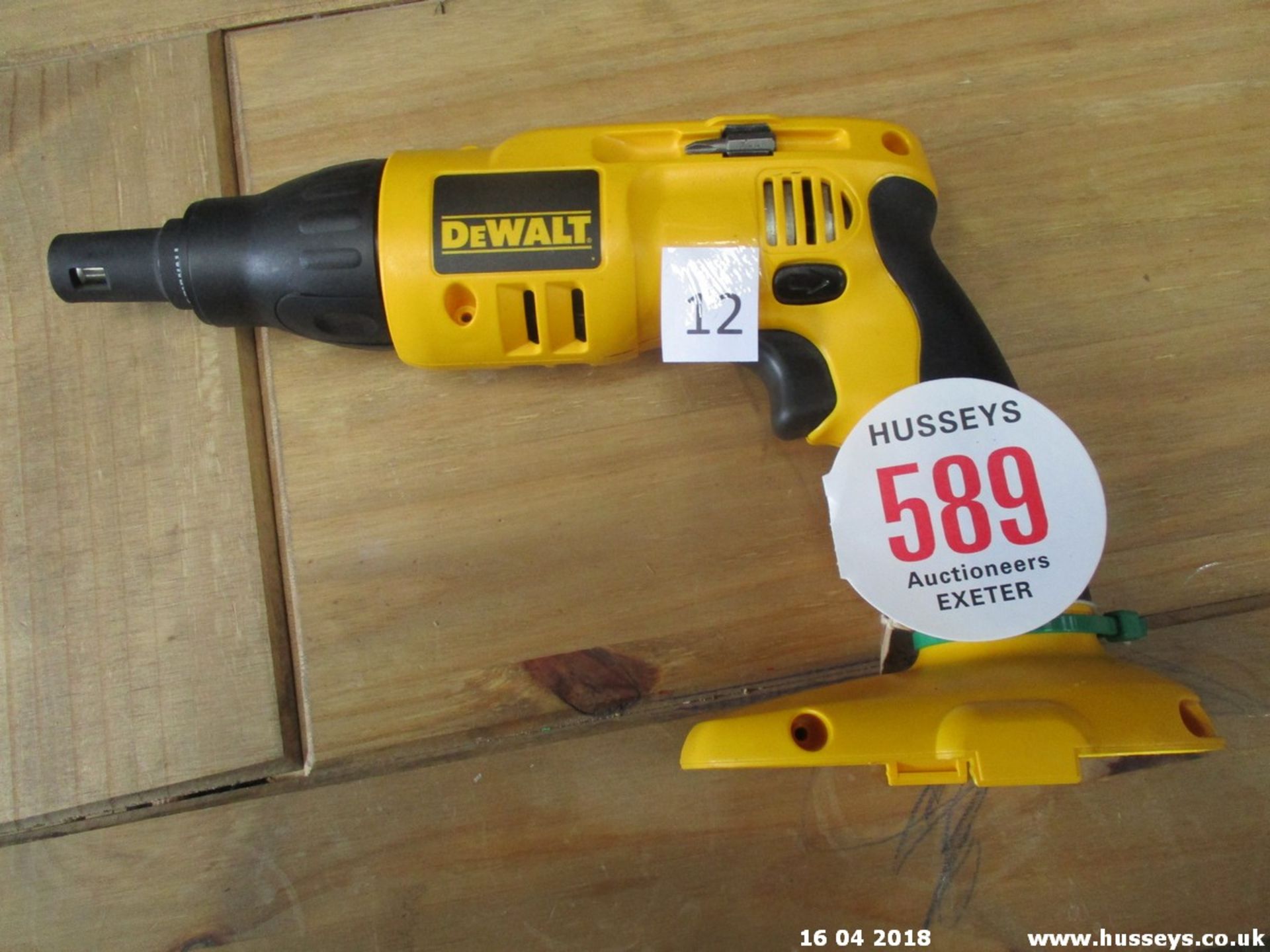 DEWALT DRY WALL SCREWDRIVER (BARE UNIT) NEW