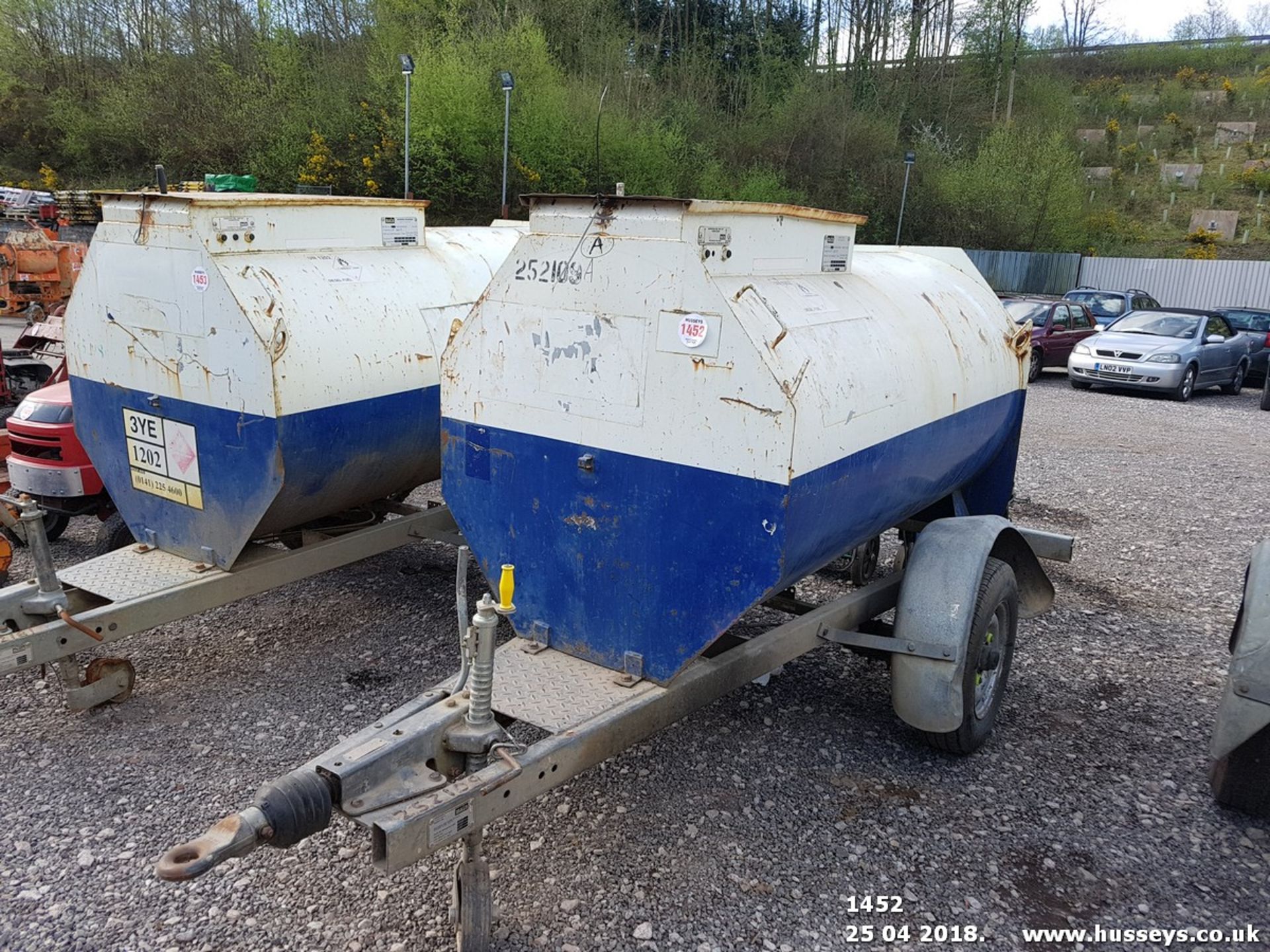 MAIN 1000L FUEL BOWSER 252 109