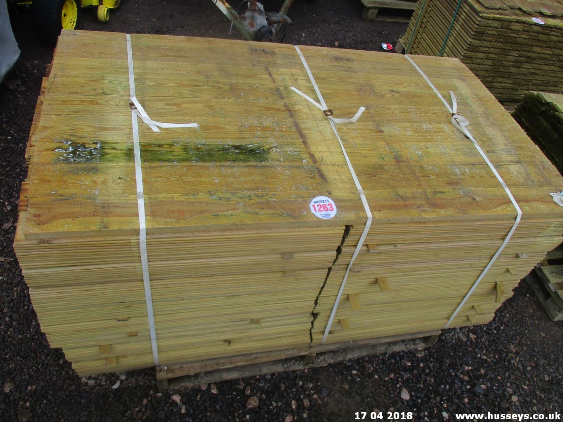 PALLET 800MM FEATHER EDGE BOARD