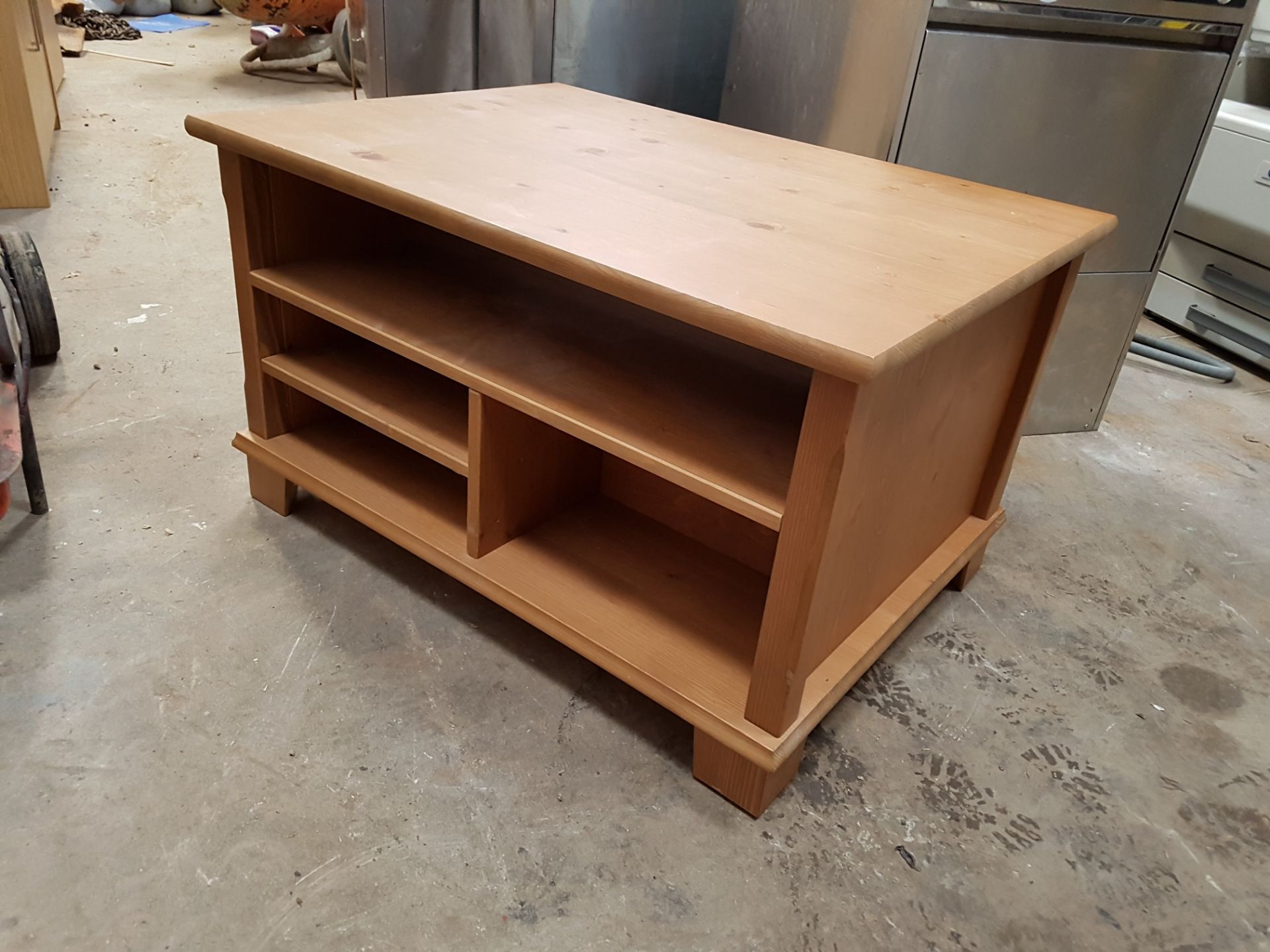 TV CABINET (DOUBLE SIDED) 90CM X 66CM X 52CM - Image 3 of 5