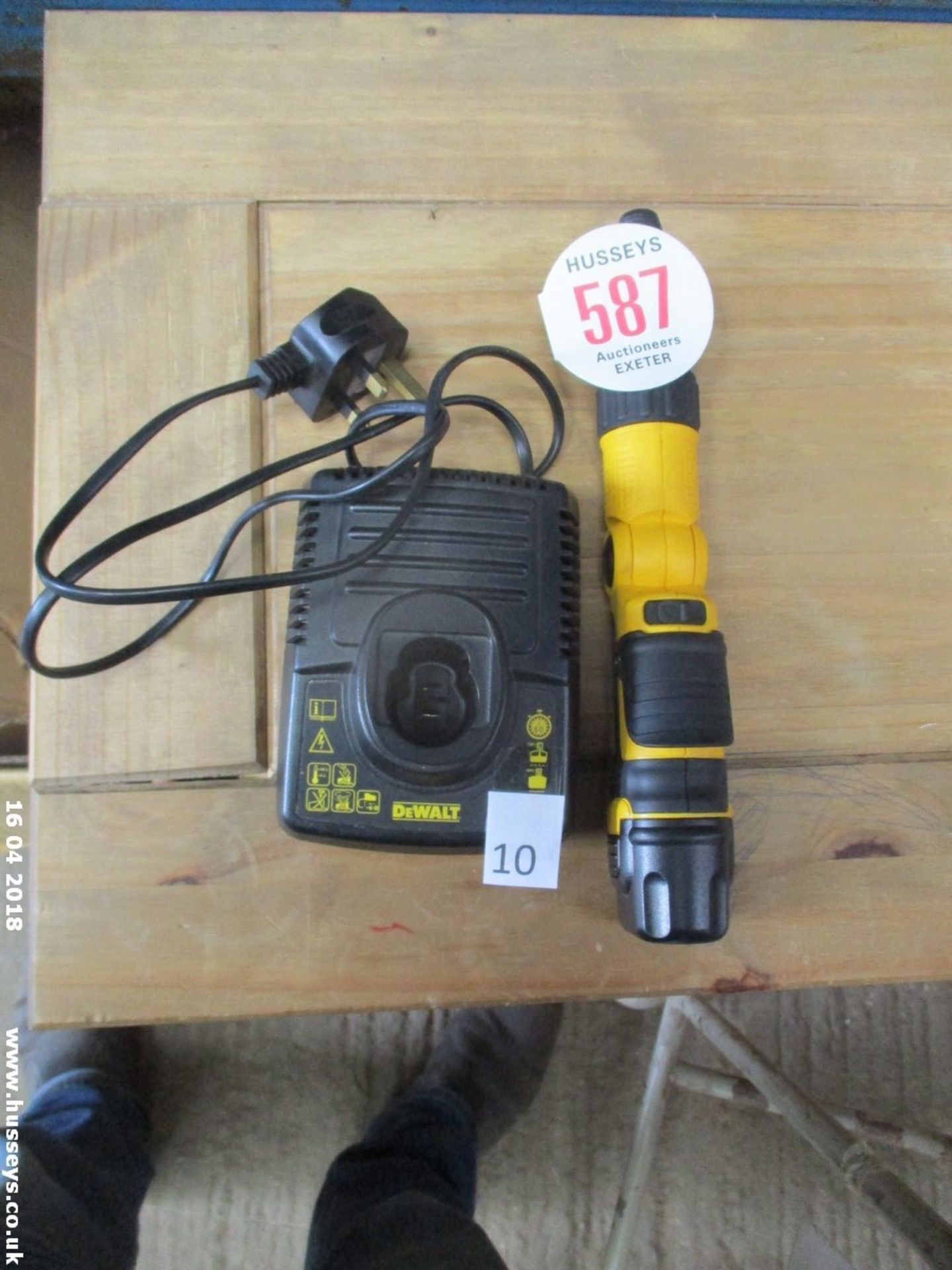 DEWALT DC600 ANGLE DRIVER C/W CHARGER & BATTERY NEW