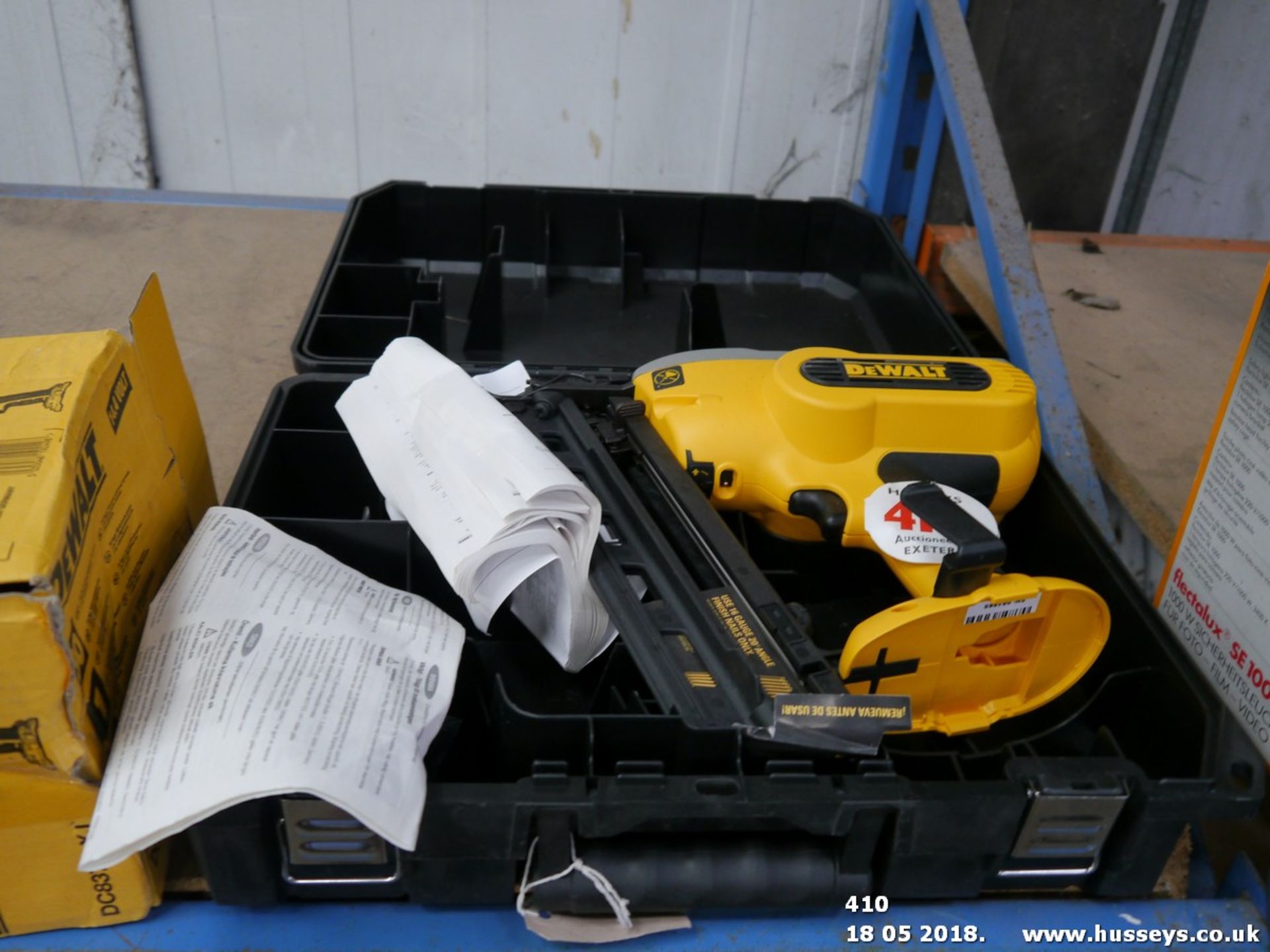 DEWALT NAIL GUN