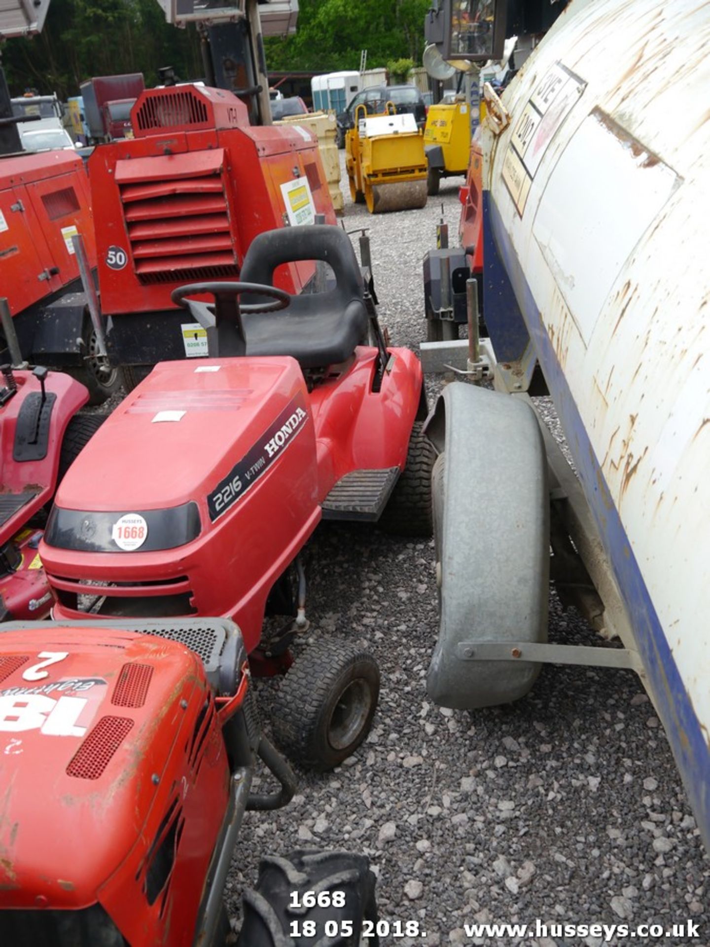 HONDA 2216 V TWIN RIDE ON MOWER