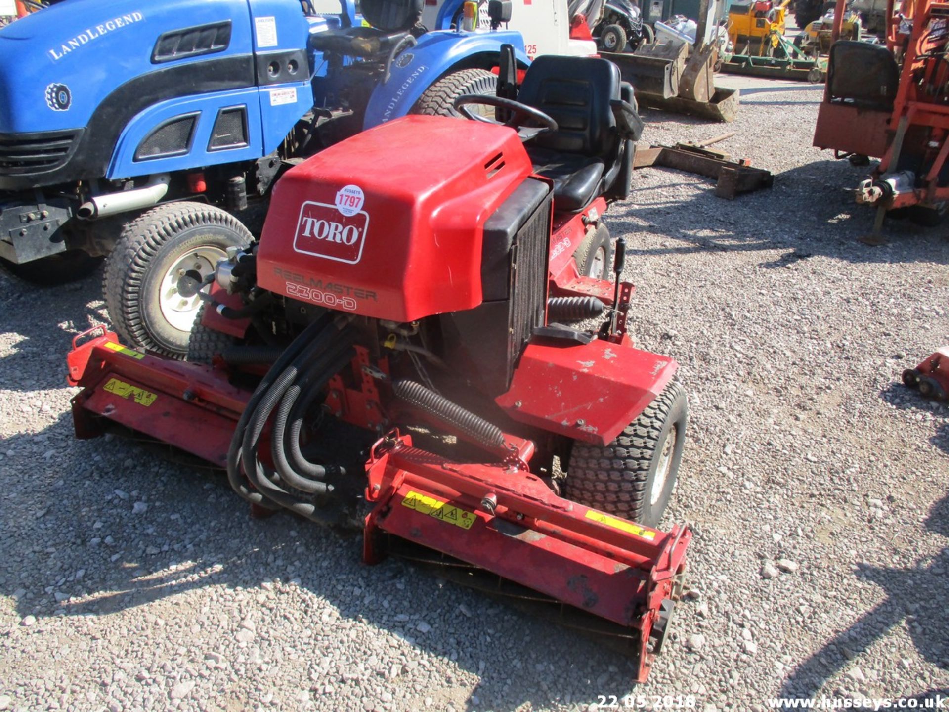 TORO REELMASTER 2300D DIESEL TRIPLE RUNS DRIVES CUTS