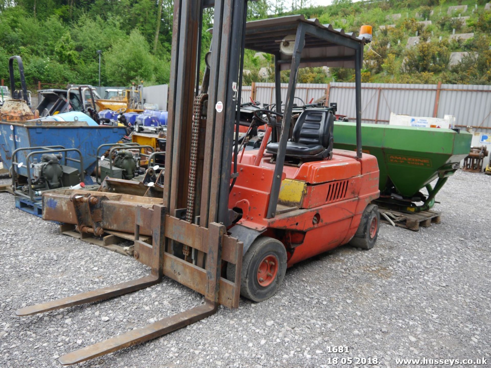 LINDE H30 TRIPLE MAST FORK LIFT